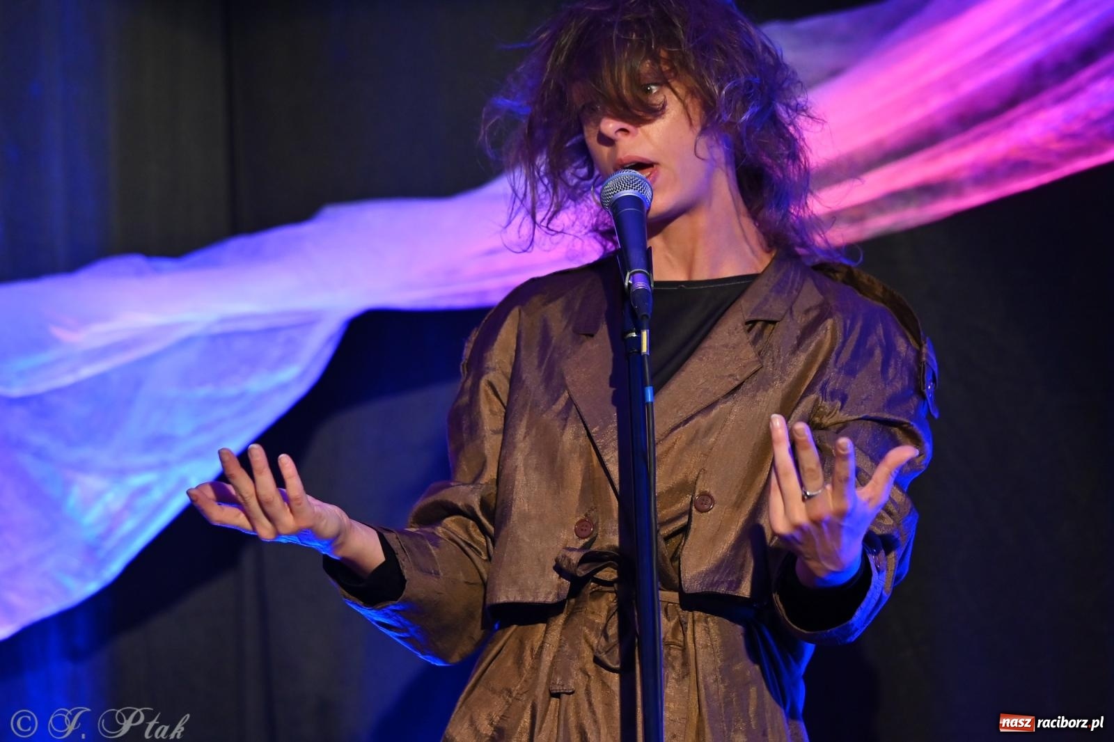 Zdjęcie w galerii na portalu naszraciborz.pl: OFF-ka na wysokich obrotach – drugi dzień festiwalu pełen artystycznych kontrastów [FOTO, WIDEO] wiadomości z regionu