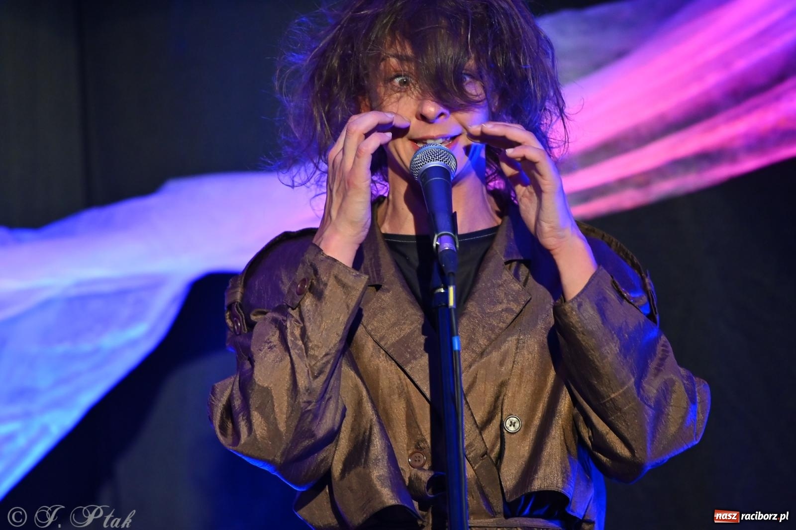 Zdjęcie w galerii na portalu naszraciborz.pl: OFF-ka na wysokich obrotach – drugi dzień festiwalu pełen artystycznych kontrastów [FOTO, WIDEO] wiadomości z regionu