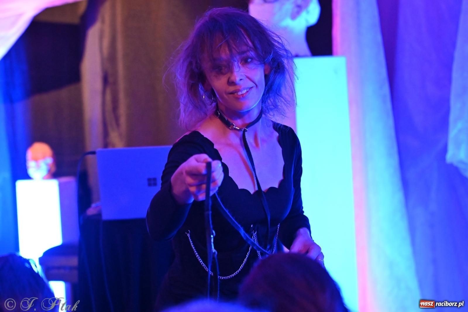 Zdjęcie w galerii na portalu naszraciborz.pl: OFF-ka na wysokich obrotach – drugi dzień festiwalu pełen artystycznych kontrastów [FOTO, WIDEO] wiadomości z regionu