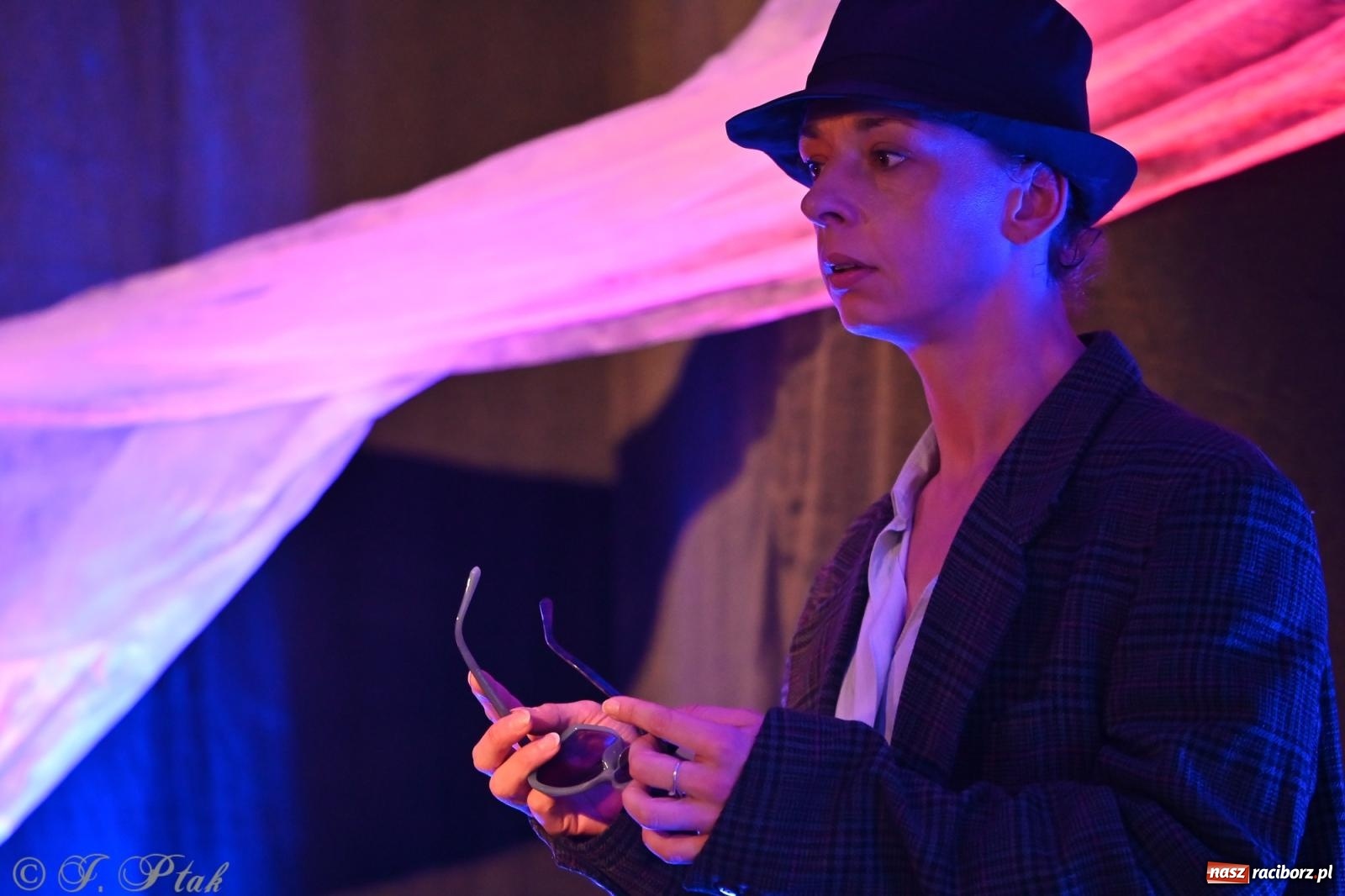 Zdjęcie w galerii na portalu naszraciborz.pl: OFF-ka na wysokich obrotach – drugi dzień festiwalu pełen artystycznych kontrastów [FOTO, WIDEO] wiadomości z regionu