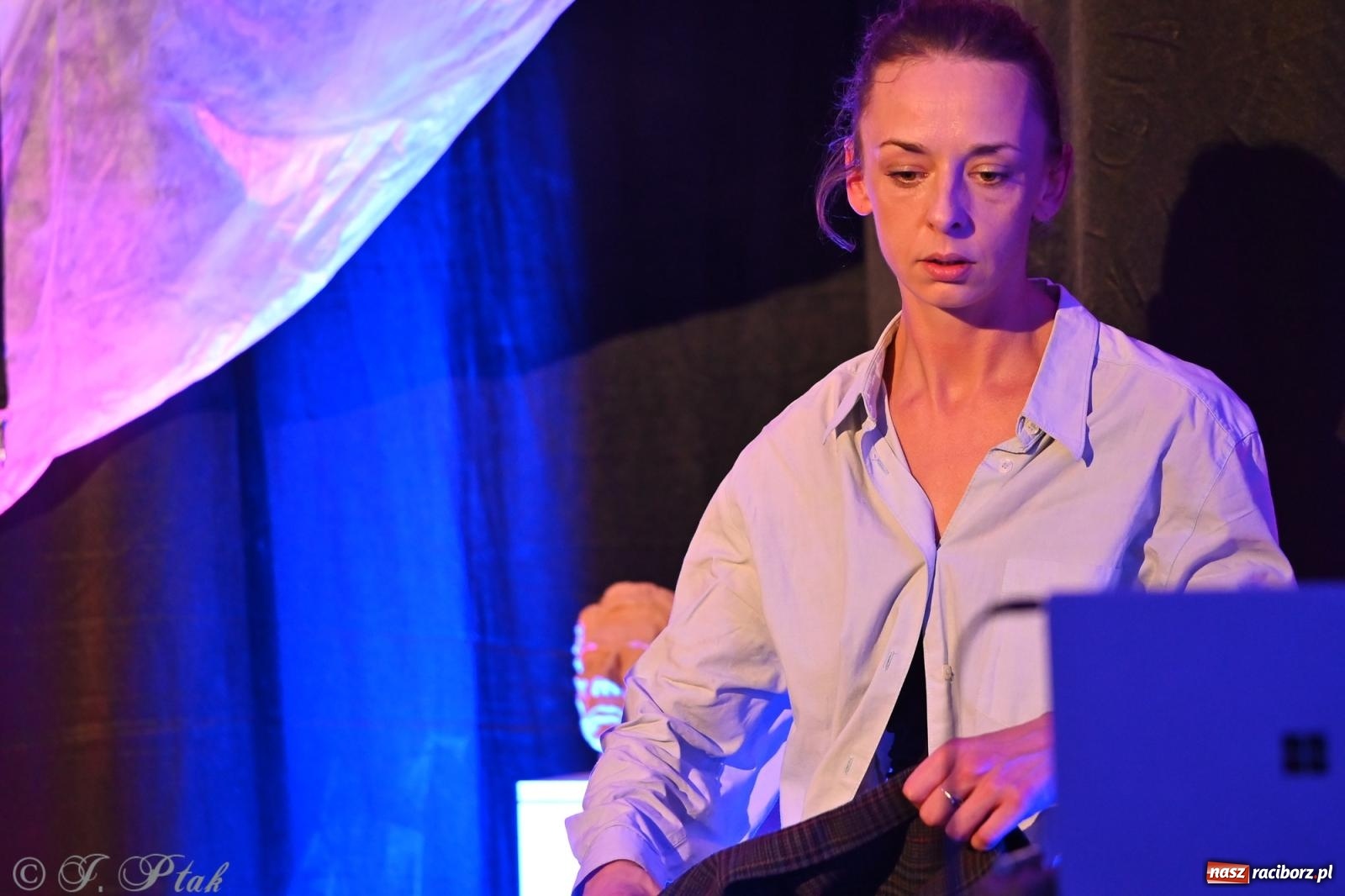 Zdjęcie w galerii na portalu naszraciborz.pl: OFF-ka na wysokich obrotach – drugi dzień festiwalu pełen artystycznych kontrastów [FOTO, WIDEO] wiadomości z regionu