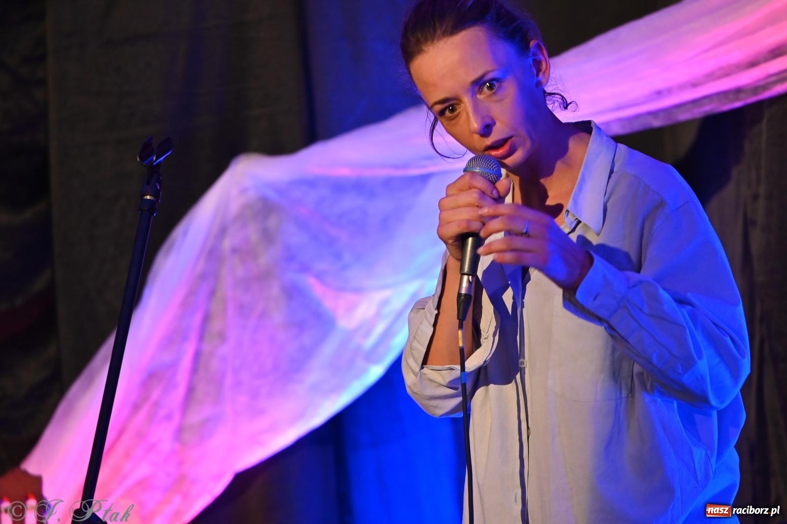 Zdjęcie w galerii na portalu naszraciborz.pl: OFF-ka na wysokich obrotach – drugi dzień festiwalu pełen artystycznych kontrastów [FOTO, WIDEO] wiadomości z regionu