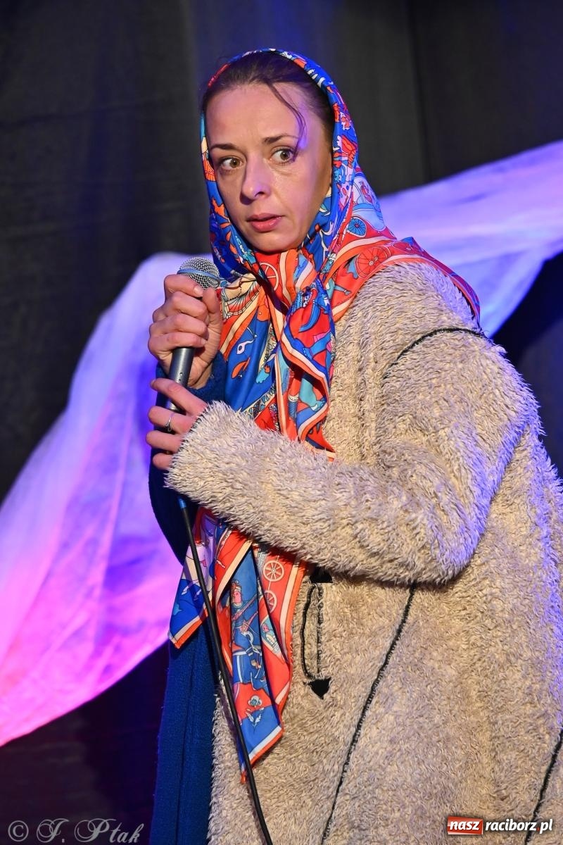 Zdjęcie w galerii na portalu naszraciborz.pl: OFF-ka na wysokich obrotach – drugi dzień festiwalu pełen artystycznych kontrastów [FOTO, WIDEO] wiadomości z regionu