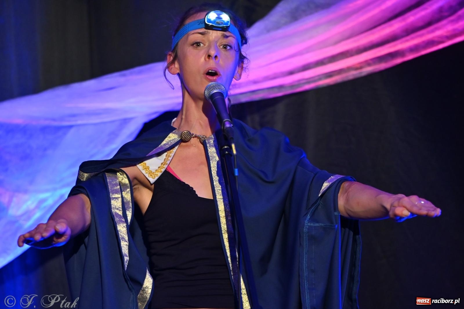 Zdjęcie w galerii na portalu naszraciborz.pl: OFF-ka na wysokich obrotach – drugi dzień festiwalu pełen artystycznych kontrastów [FOTO, WIDEO] wiadomości z regionu