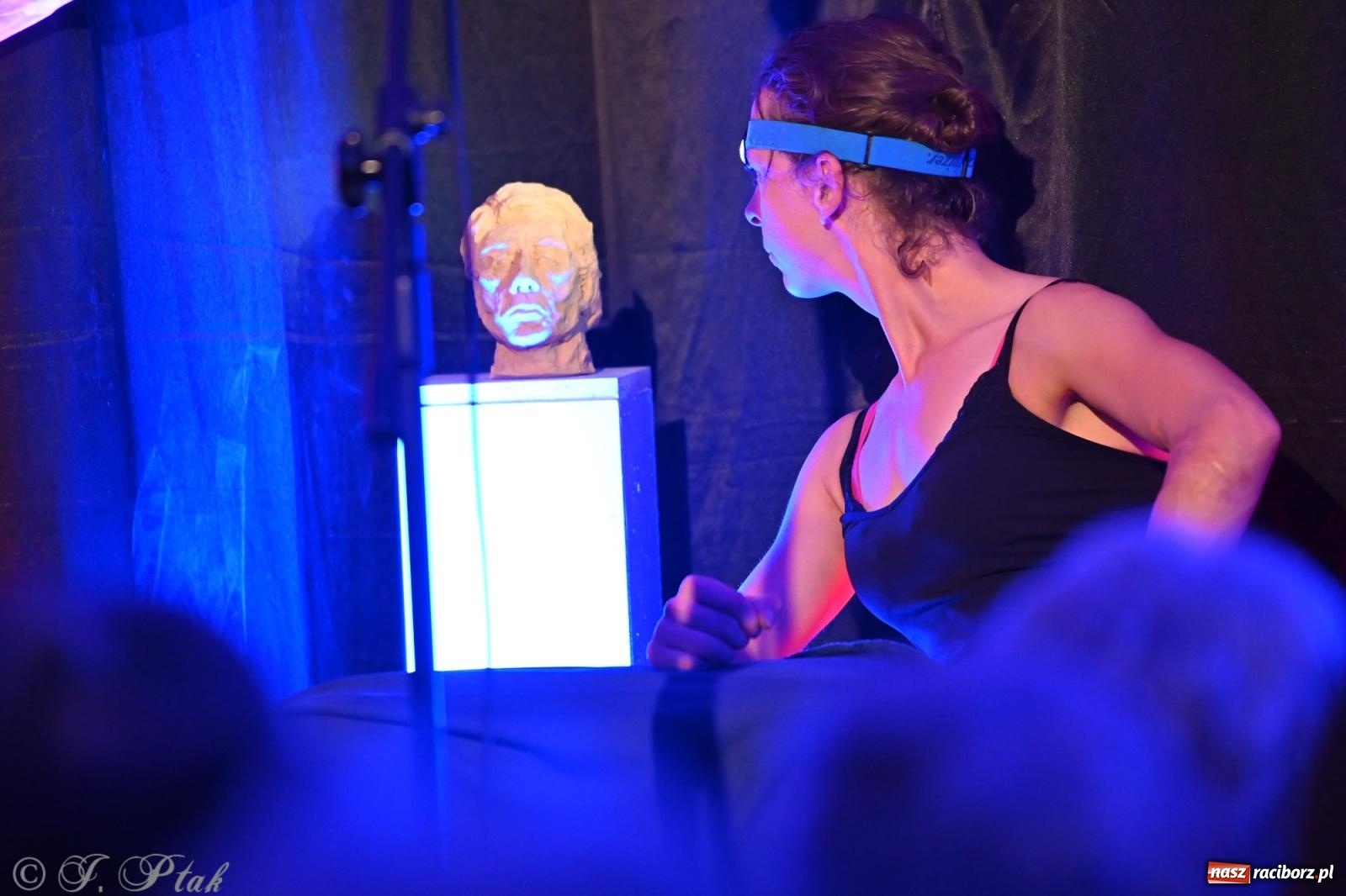 Zdjęcie w galerii na portalu naszraciborz.pl: OFF-ka na wysokich obrotach – drugi dzień festiwalu pełen artystycznych kontrastów [FOTO, WIDEO] wiadomości z regionu