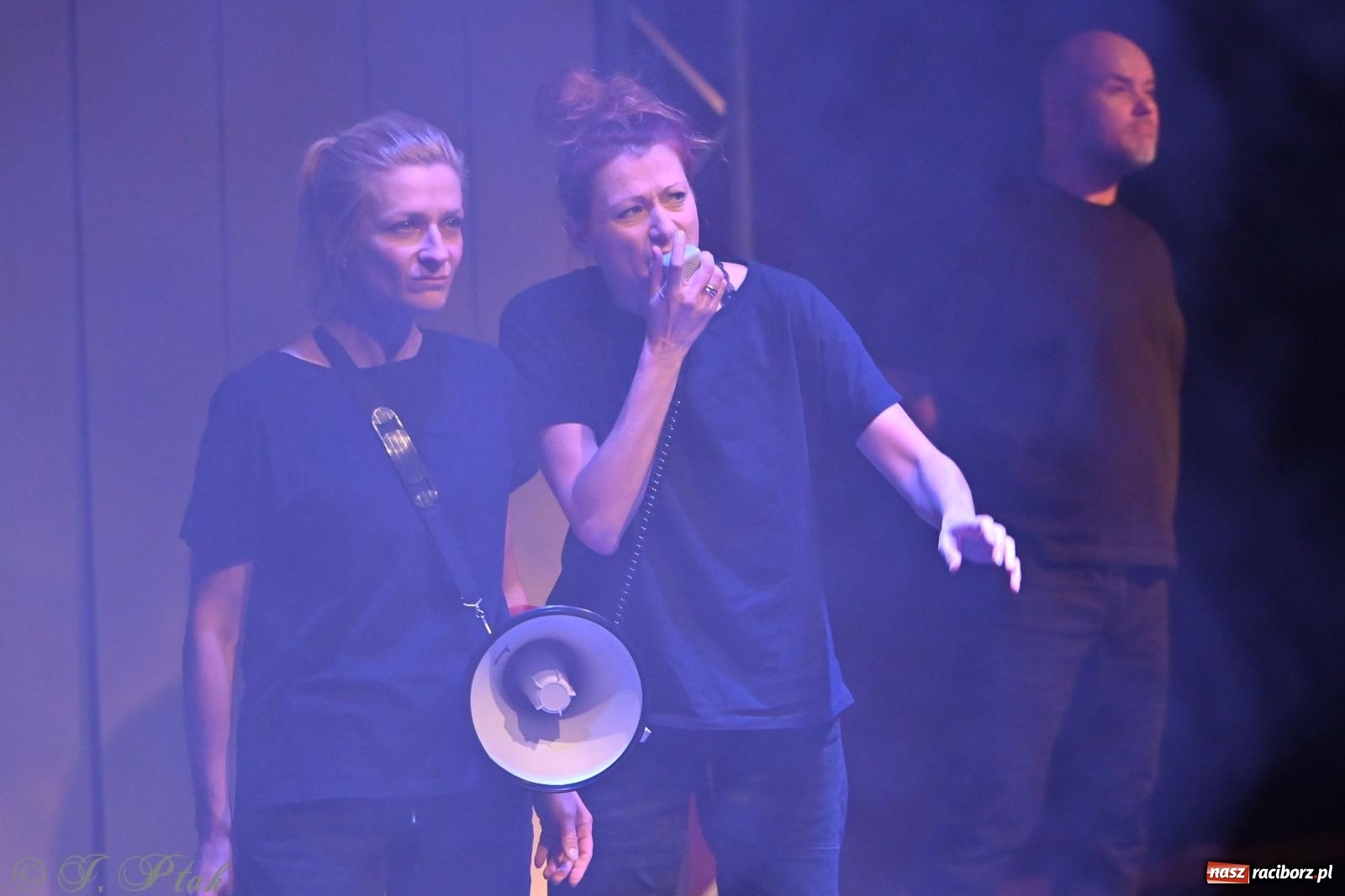 Zdjęcie w galerii na portalu naszraciborz.pl: OFF-ka na wysokich obrotach – drugi dzień festiwalu pełen artystycznych kontrastów [FOTO, WIDEO] wiadomości z regionu