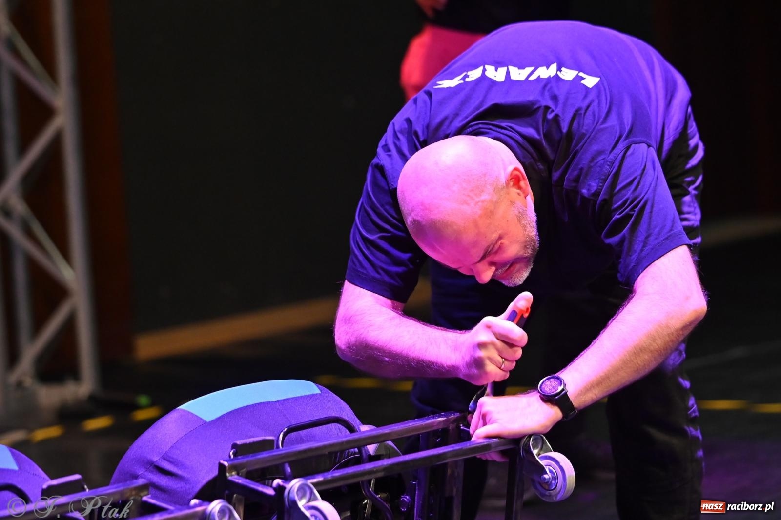 Zdjęcie w galerii na portalu naszraciborz.pl: OFF-ka na wysokich obrotach – drugi dzień festiwalu pełen artystycznych kontrastów [FOTO, WIDEO] wiadomości z regionu