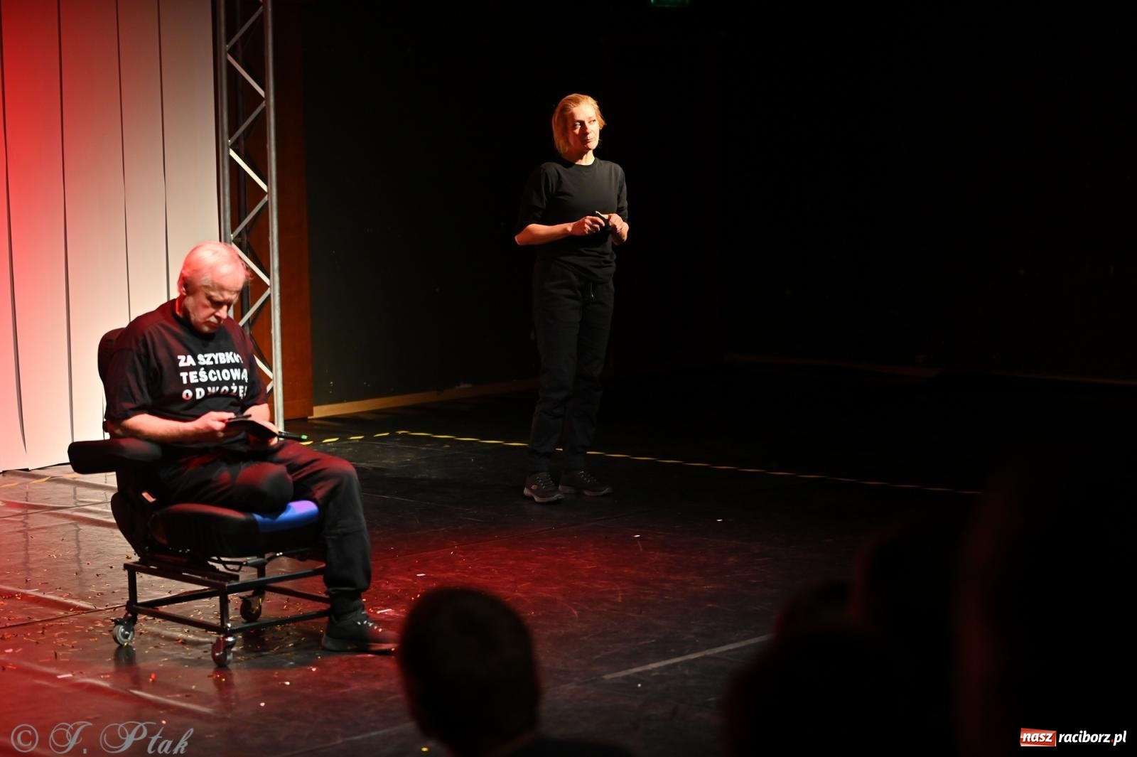 Zdjęcie w galerii na portalu naszraciborz.pl: OFF-ka na wysokich obrotach – drugi dzień festiwalu pełen artystycznych kontrastów [FOTO, WIDEO] wiadomości z regionu