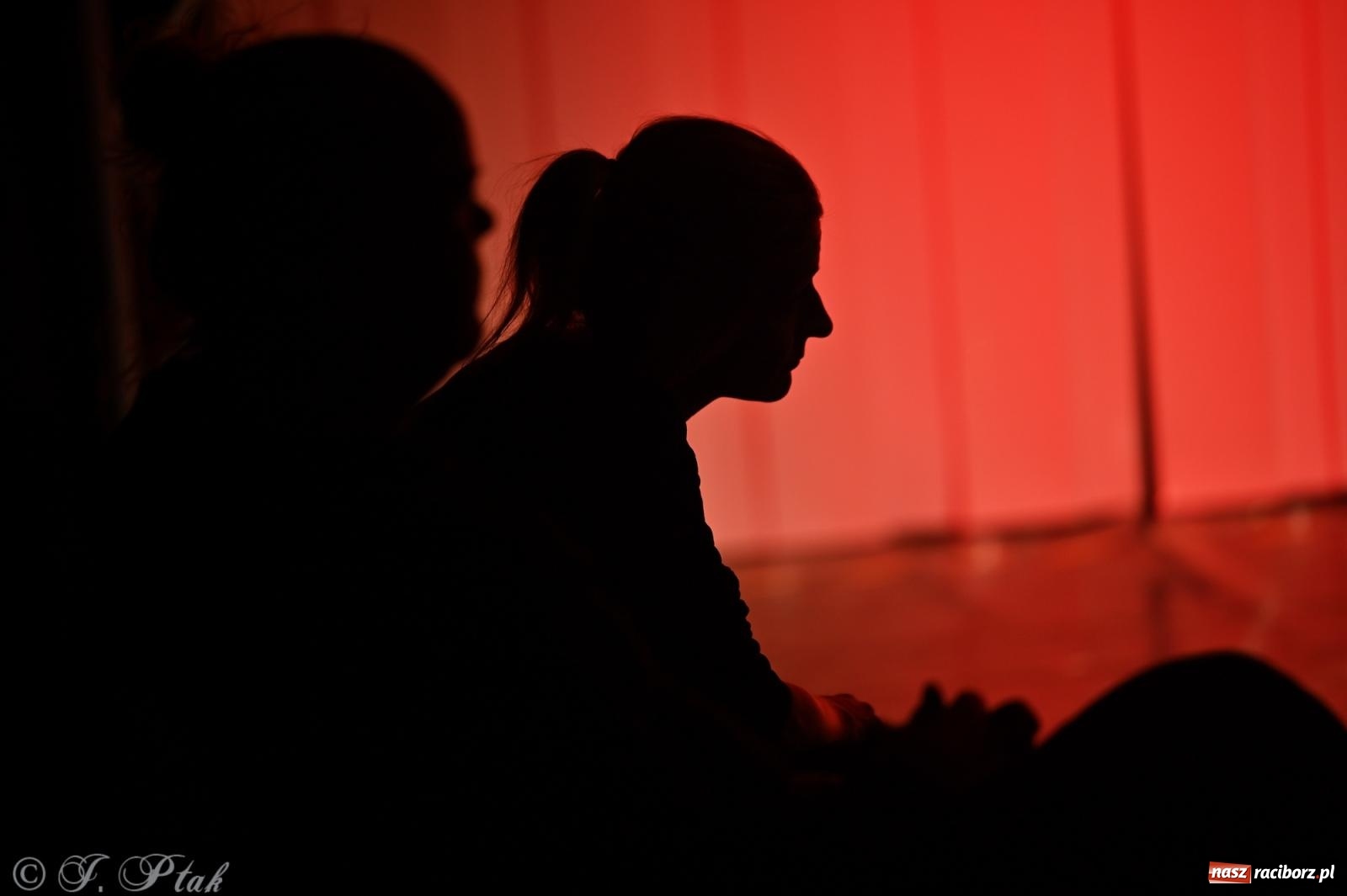 Zdjęcie w galerii na portalu naszraciborz.pl: OFF-ka na wysokich obrotach – drugi dzień festiwalu pełen artystycznych kontrastów [FOTO, WIDEO] wiadomości z regionu