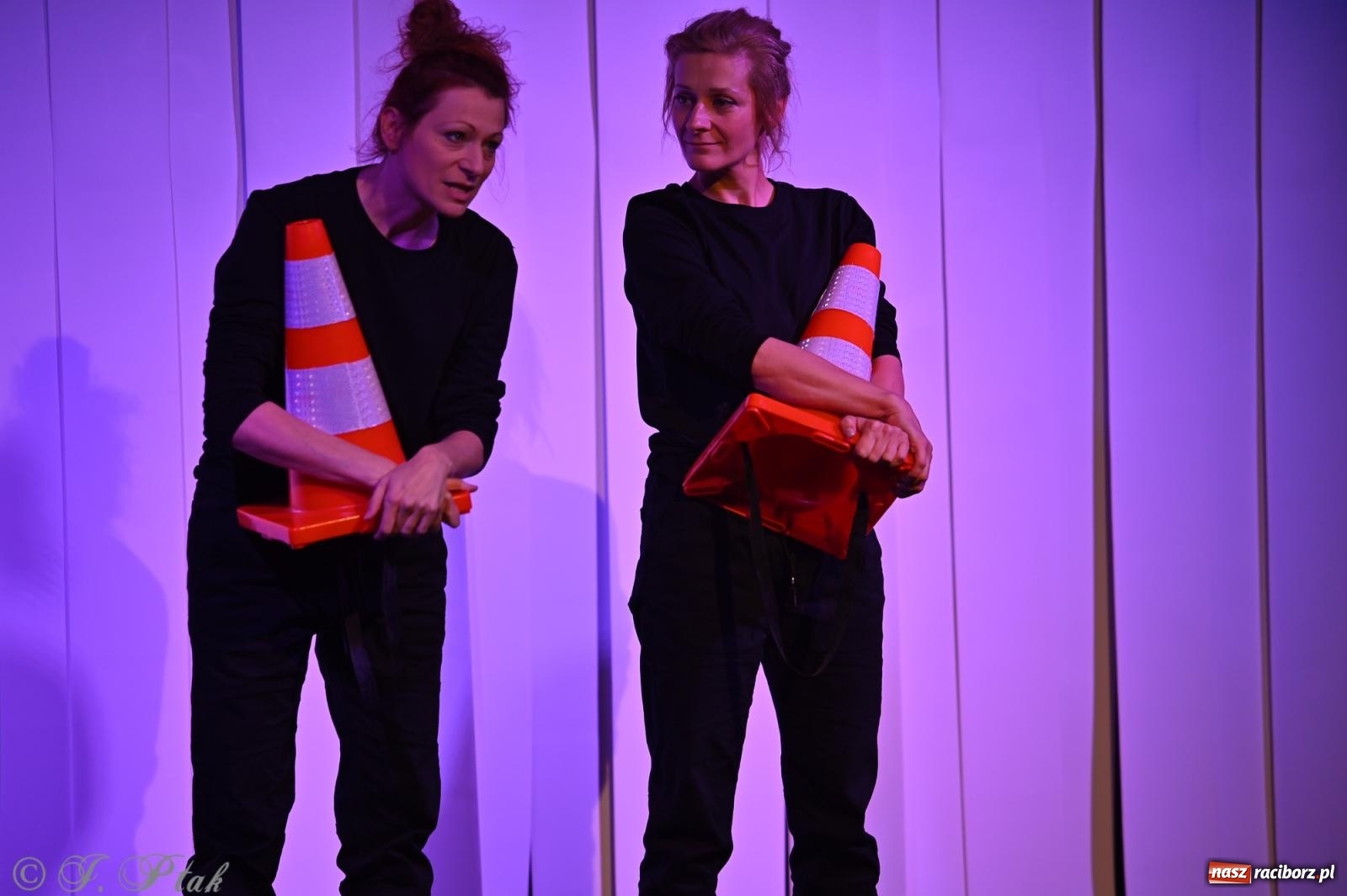 Zdjęcie w galerii na portalu naszraciborz.pl: OFF-ka na wysokich obrotach – drugi dzień festiwalu pełen artystycznych kontrastów [FOTO, WIDEO] wiadomości z regionu