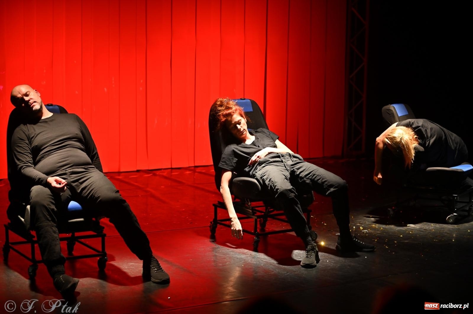 Zdjęcie w galerii na portalu naszraciborz.pl: OFF-ka na wysokich obrotach – drugi dzień festiwalu pełen artystycznych kontrastów [FOTO, WIDEO] wiadomości z regionu