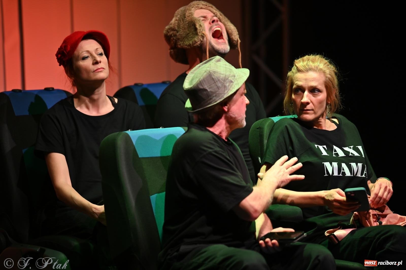 Zdjęcie w galerii na portalu naszraciborz.pl: OFF-ka na wysokich obrotach – drugi dzień festiwalu pełen artystycznych kontrastów [FOTO, WIDEO] wiadomości z regionu