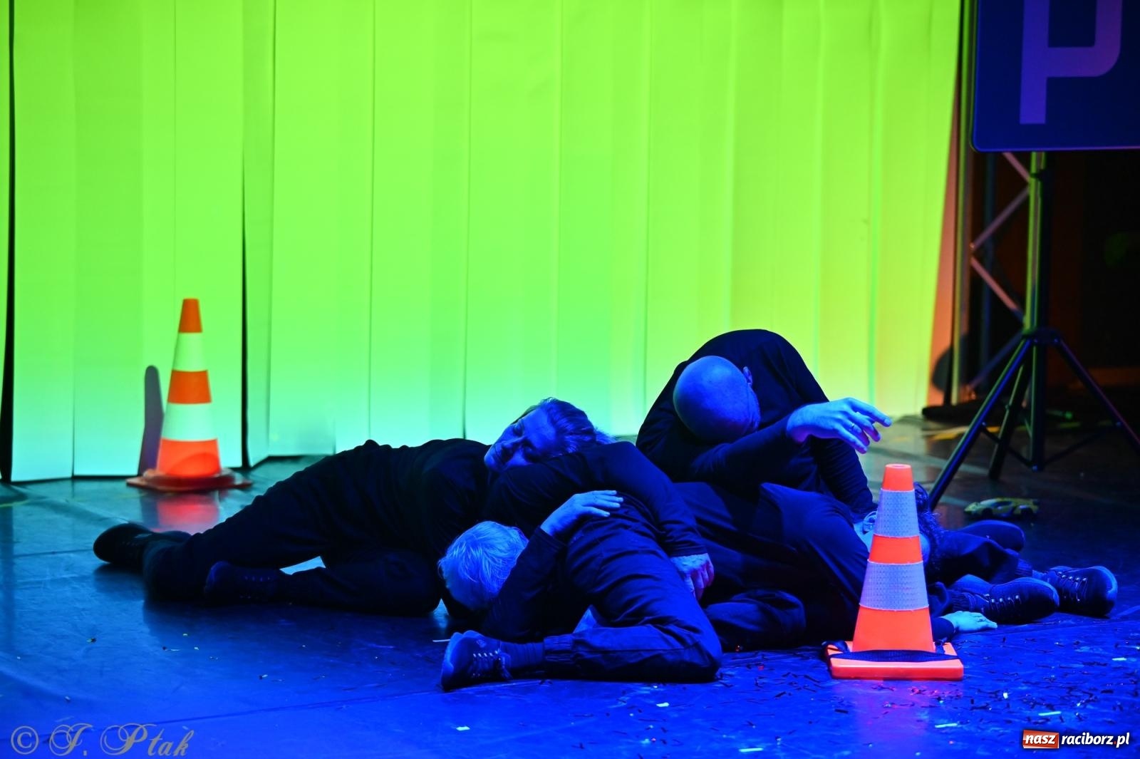 Zdjęcie w galerii na portalu naszraciborz.pl: OFF-ka na wysokich obrotach – drugi dzień festiwalu pełen artystycznych kontrastów [FOTO, WIDEO] wiadomości z regionu