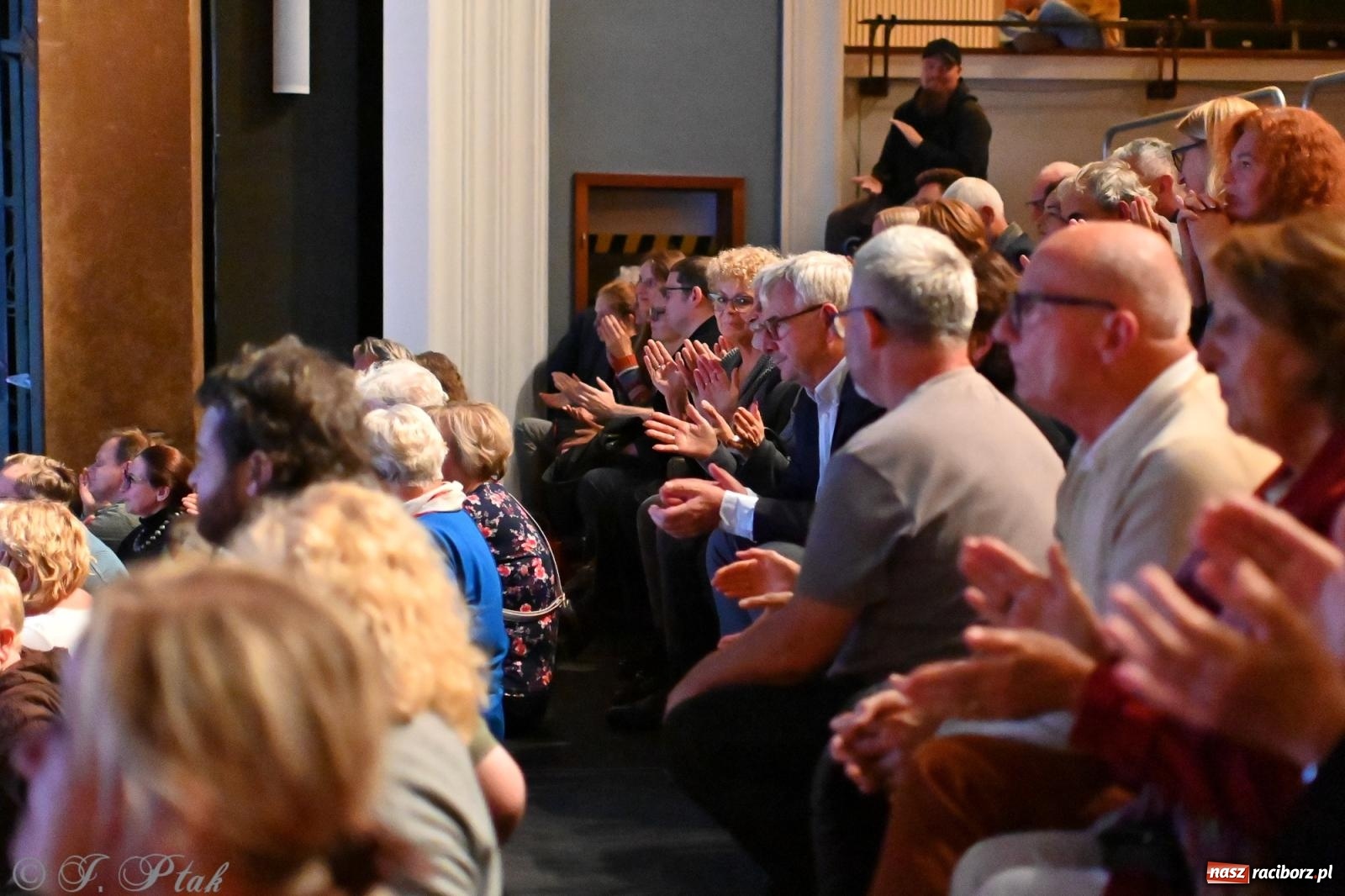 Zdjęcie w galerii na portalu naszraciborz.pl: OFF-ka na wysokich obrotach – drugi dzień festiwalu pełen artystycznych kontrastów [FOTO, WIDEO] wiadomości z regionu
