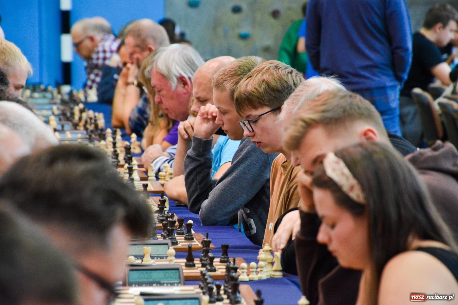 Zdjęcie w galerii na portalu naszraciborz.pl: Rekordowa frekwencja na VI Międzynarodowym Memoriale Szachowym Alfreda Chrobaka w Raciborzu wiadomości z regionu