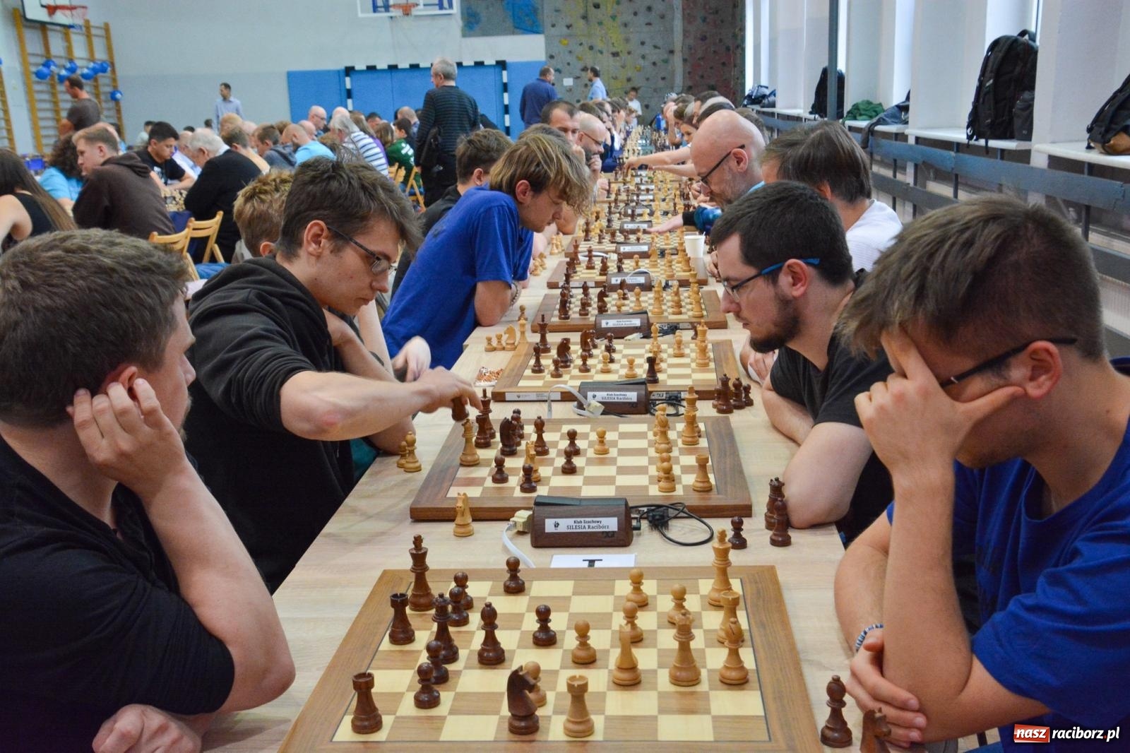 Zdjęcie w galerii na portalu naszraciborz.pl: Rekordowa frekwencja na VI Międzynarodowym Memoriale Szachowym Alfreda Chrobaka w Raciborzu wiadomości z regionu