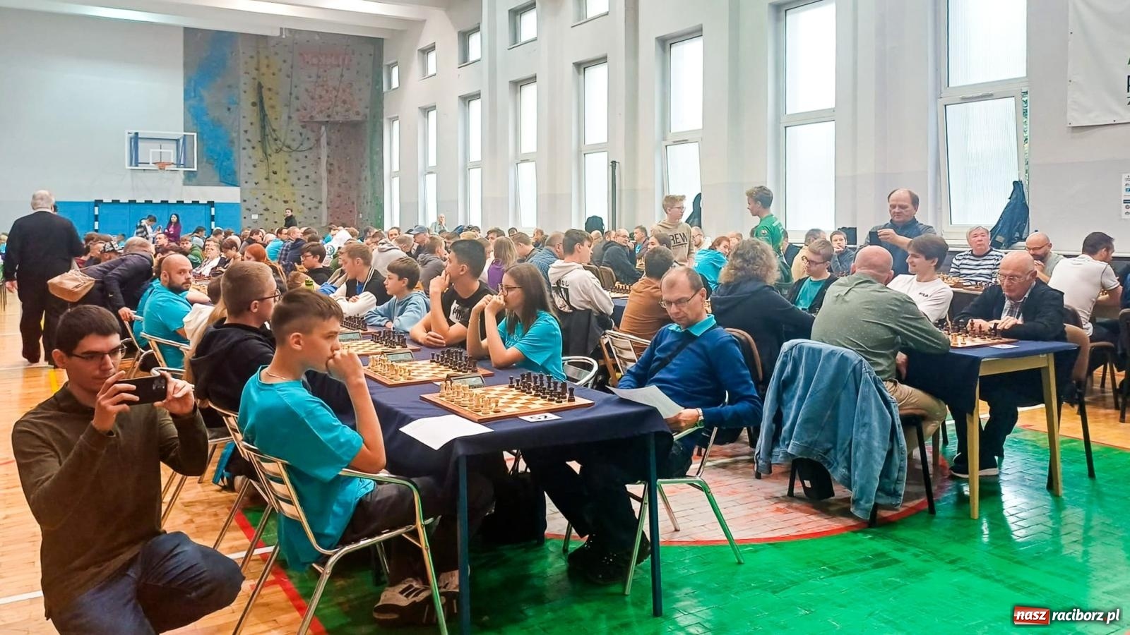 Zdjęcie w galerii na portalu naszraciborz.pl: Rekordowa frekwencja na VI Międzynarodowym Memoriale Szachowym Alfreda Chrobaka w Raciborzu wiadomości z regionu