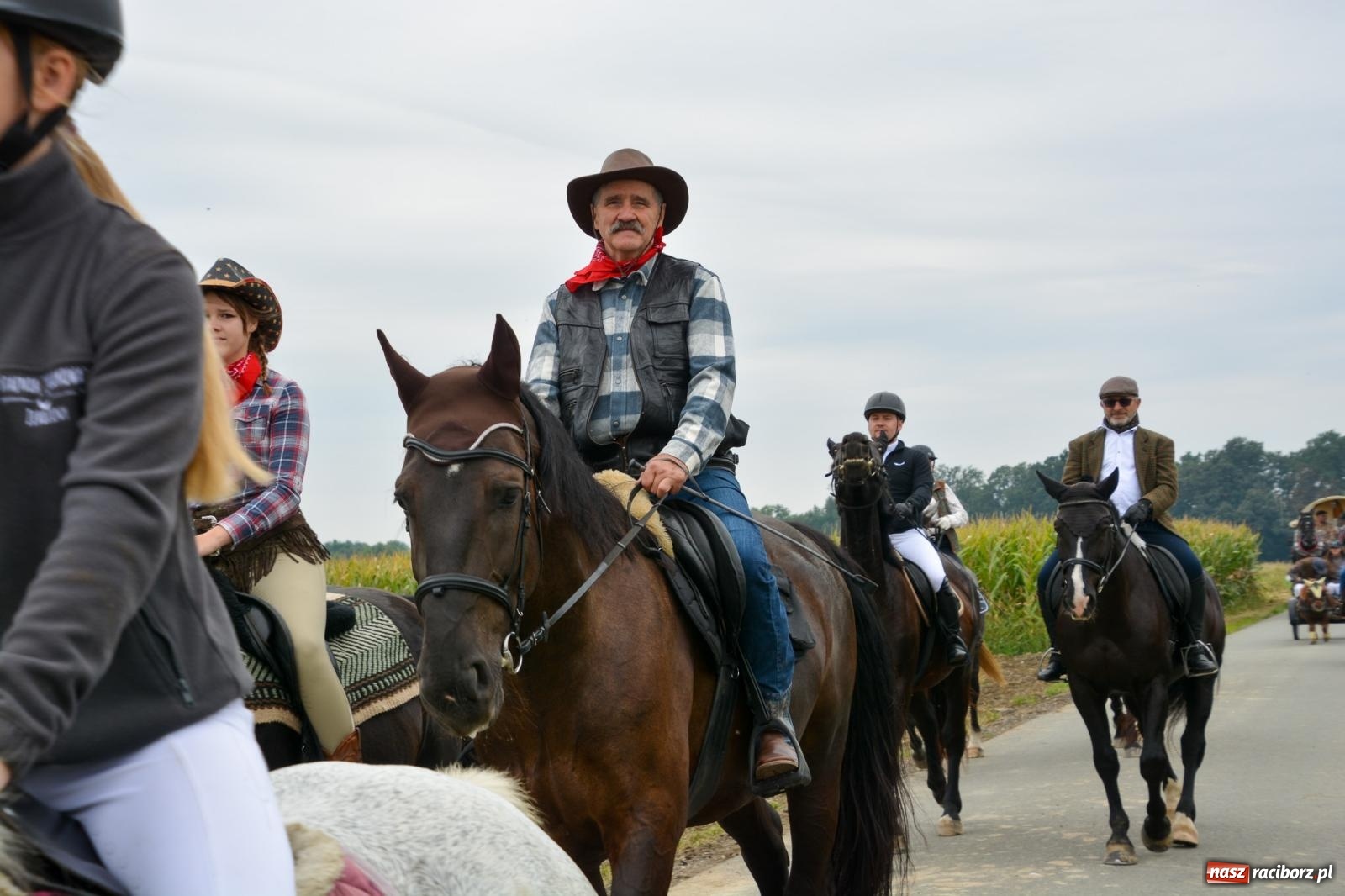 Zdjęcie w galerii na portalu naszraciborz.pl: Hubertus w Żerdzinach – emocje na końskim grzbiecie i nowe atrakcje dla miłośników jeździectwa wiadomości z regionu