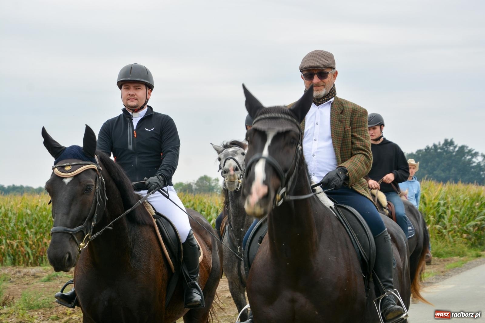 Zdjęcie w galerii na portalu naszraciborz.pl: Hubertus w Żerdzinach – emocje na końskim grzbiecie i nowe atrakcje dla miłośników jeździectwa wiadomości z regionu