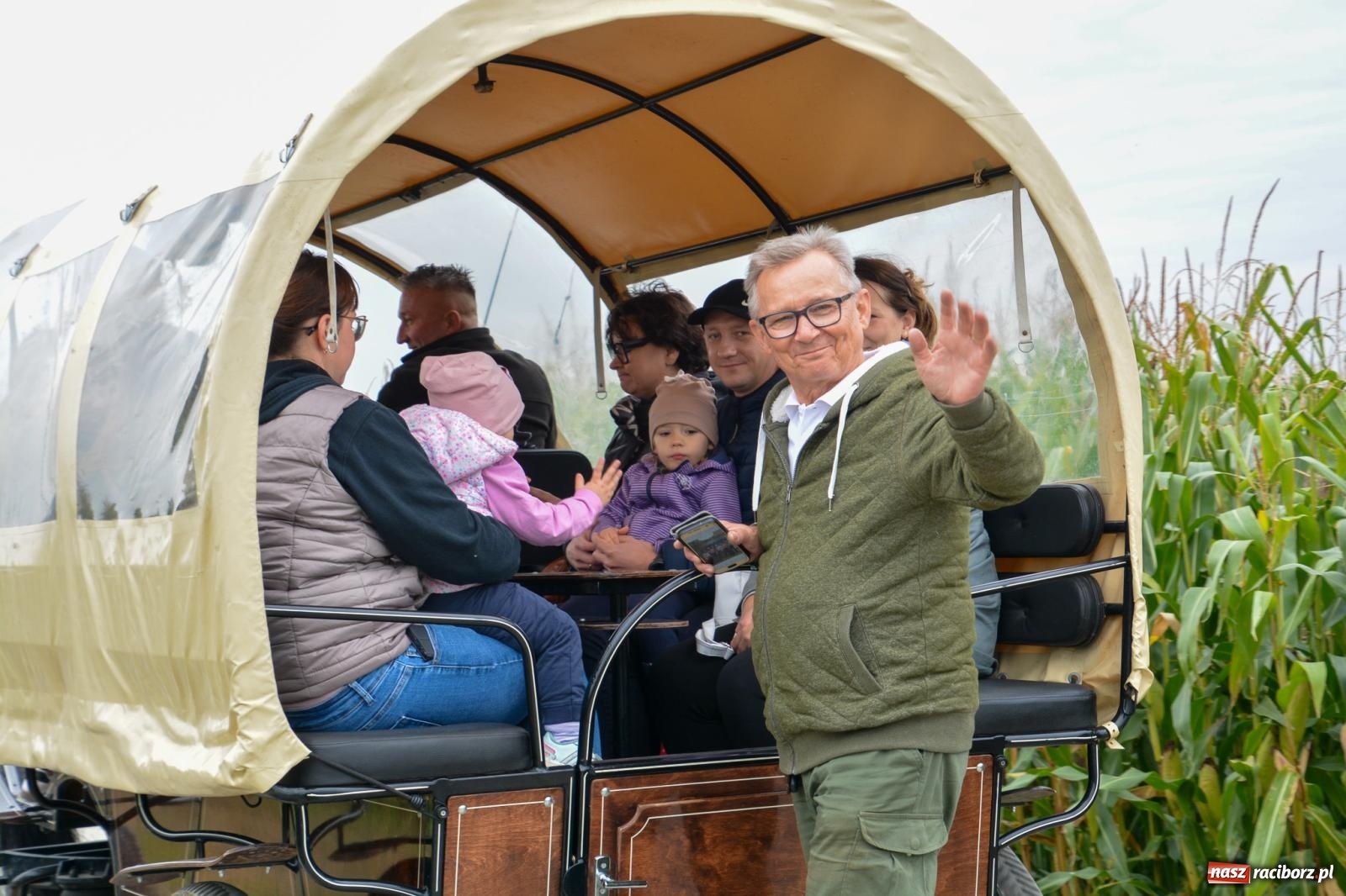 Zdjęcie w galerii na portalu naszraciborz.pl: Hubertus w Żerdzinach – emocje na końskim grzbiecie i nowe atrakcje dla miłośników jeździectwa wiadomości z regionu