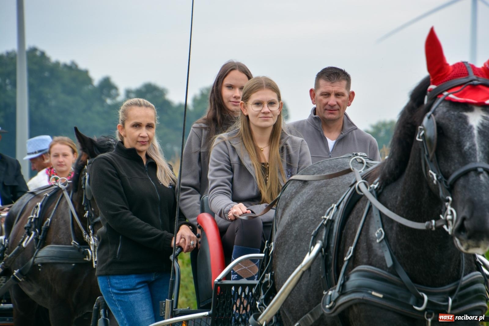 Zdjęcie w galerii na portalu naszraciborz.pl: Hubertus w Żerdzinach – emocje na końskim grzbiecie i nowe atrakcje dla miłośników jeździectwa wiadomości z regionu