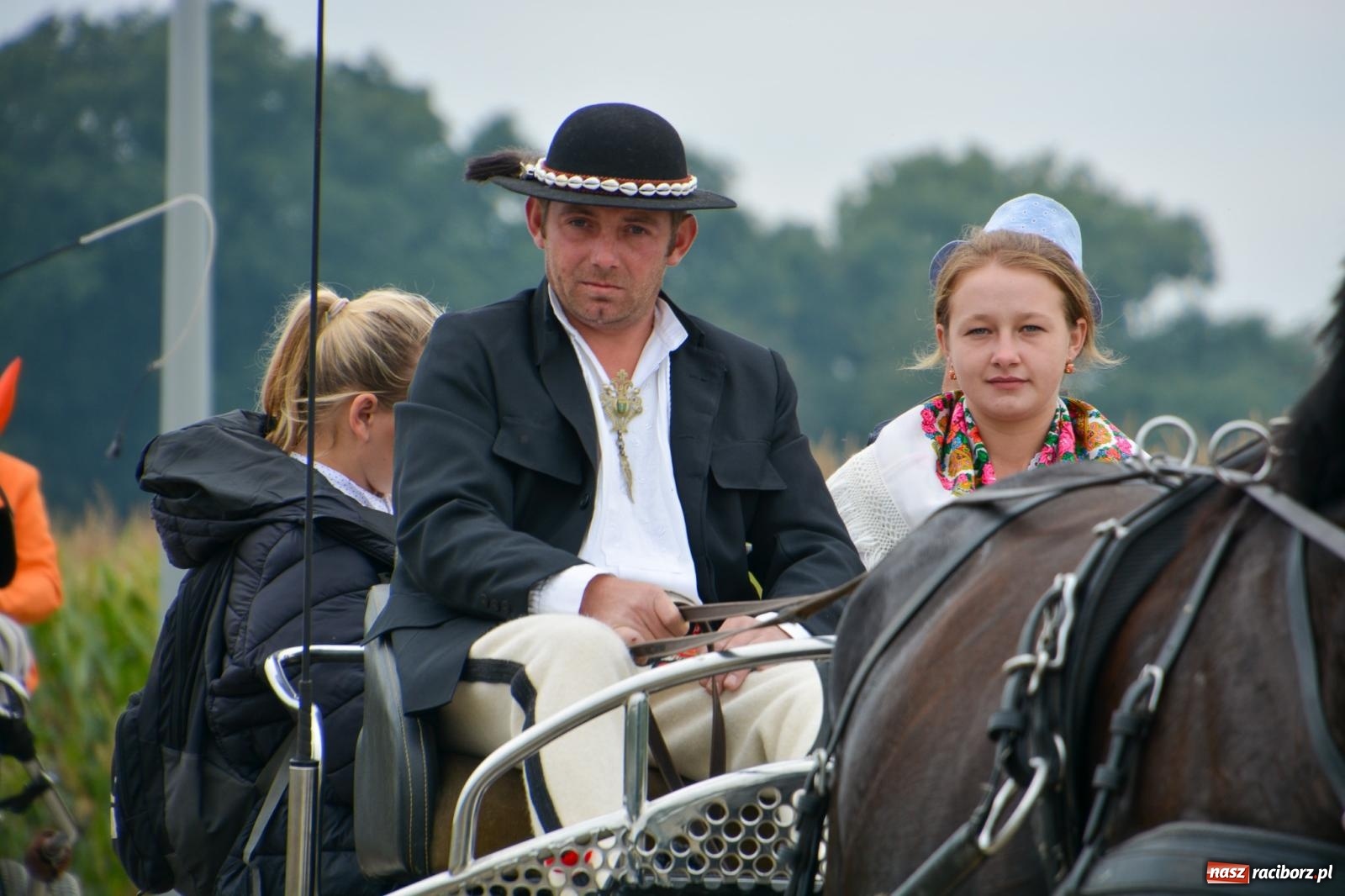 Zdjęcie w galerii na portalu naszraciborz.pl: Hubertus w Żerdzinach – emocje na końskim grzbiecie i nowe atrakcje dla miłośników jeździectwa wiadomości z regionu