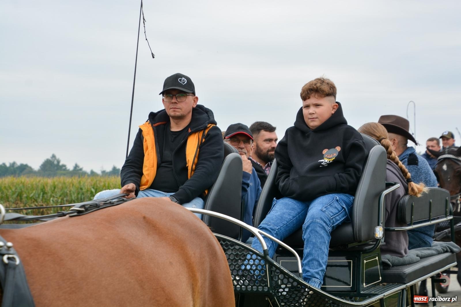 Zdjęcie w galerii na portalu naszraciborz.pl: Hubertus w Żerdzinach – emocje na końskim grzbiecie i nowe atrakcje dla miłośników jeździectwa wiadomości z regionu