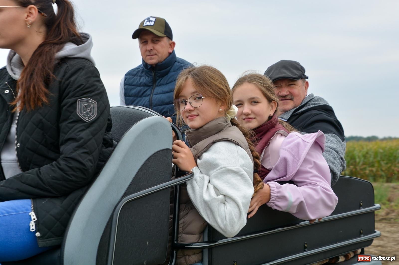 Zdjęcie w galerii na portalu naszraciborz.pl: Hubertus w Żerdzinach – emocje na końskim grzbiecie i nowe atrakcje dla miłośników jeździectwa wiadomości z regionu