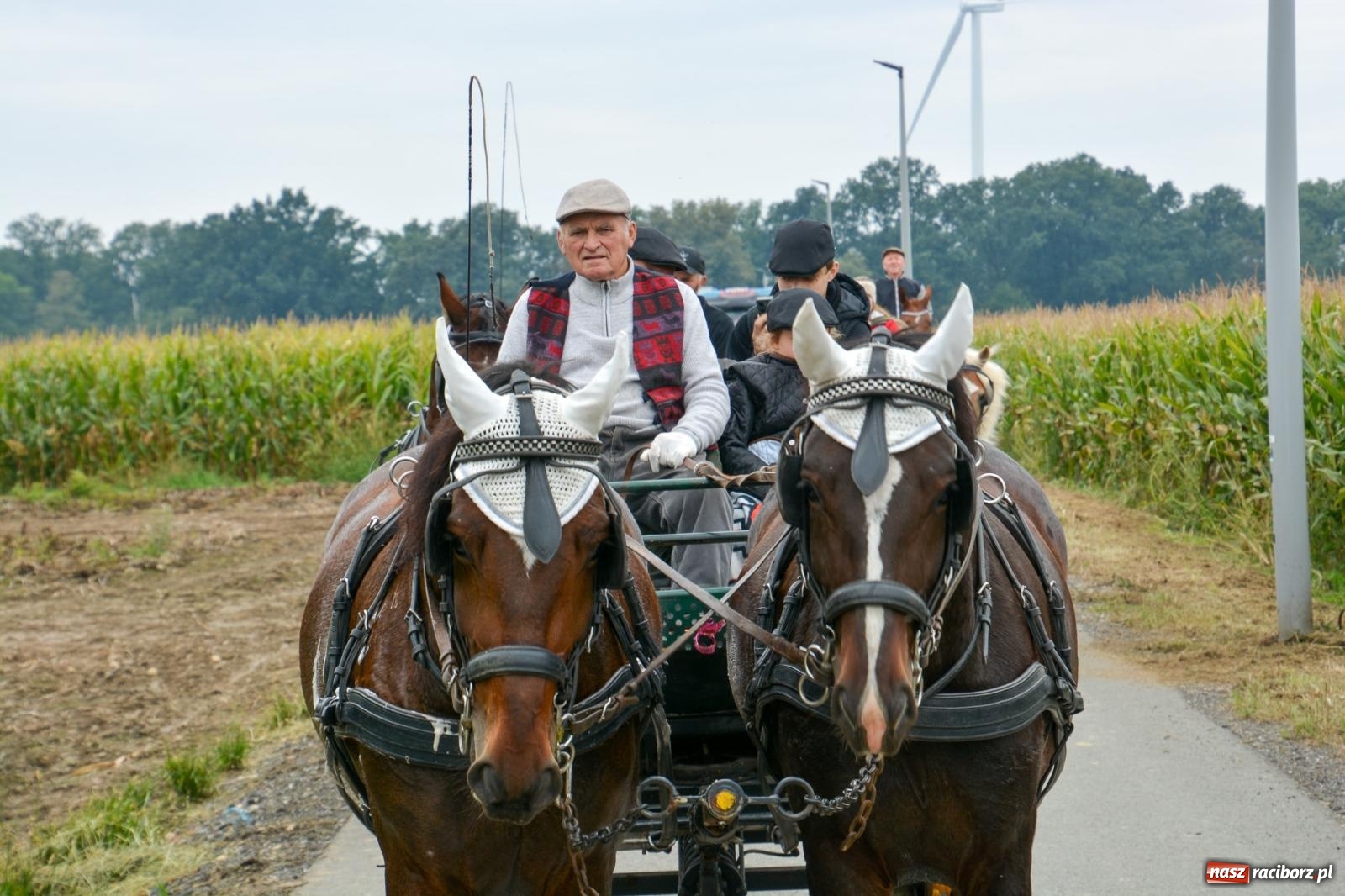 Zdjęcie w galerii na portalu naszraciborz.pl: Hubertus w Żerdzinach – emocje na końskim grzbiecie i nowe atrakcje dla miłośników jeździectwa wiadomości z regionu