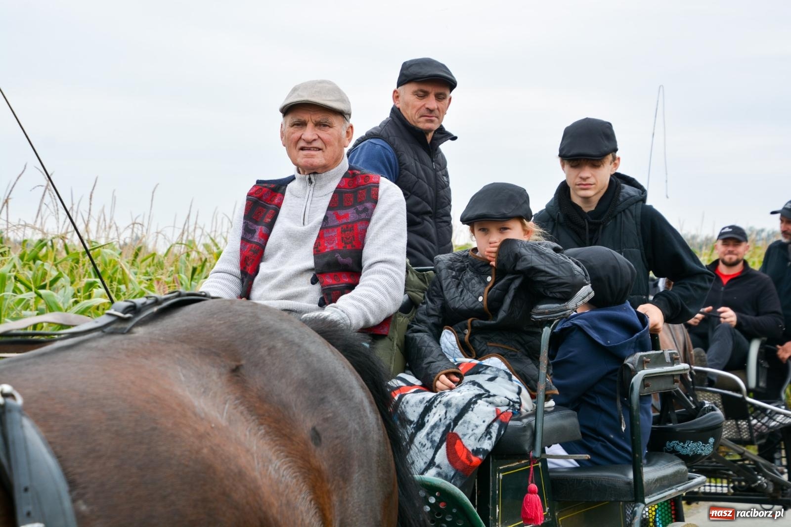 Zdjęcie w galerii na portalu naszraciborz.pl: Hubertus w Żerdzinach – emocje na końskim grzbiecie i nowe atrakcje dla miłośników jeździectwa wiadomości z regionu