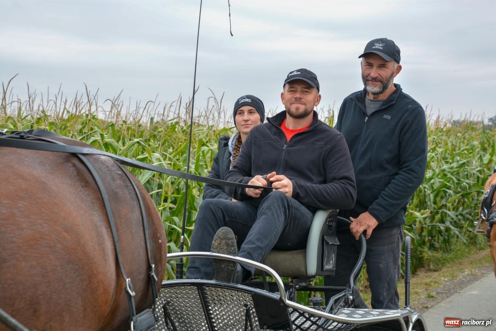 Zdjęcie w galerii na portalu naszraciborz.pl: Hubertus w Żerdzinach – emocje na końskim grzbiecie i nowe atrakcje dla miłośników jeździectwa wiadomości z regionu