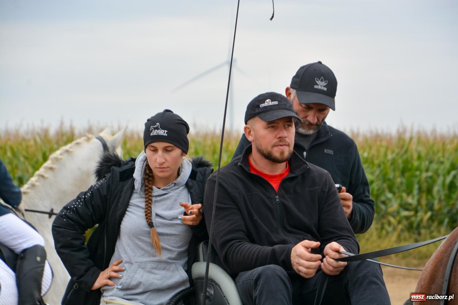 Zdjęcie w galerii na portalu naszraciborz.pl: Hubertus w Żerdzinach – emocje na końskim grzbiecie i nowe atrakcje dla miłośników jeździectwa wiadomości z regionu