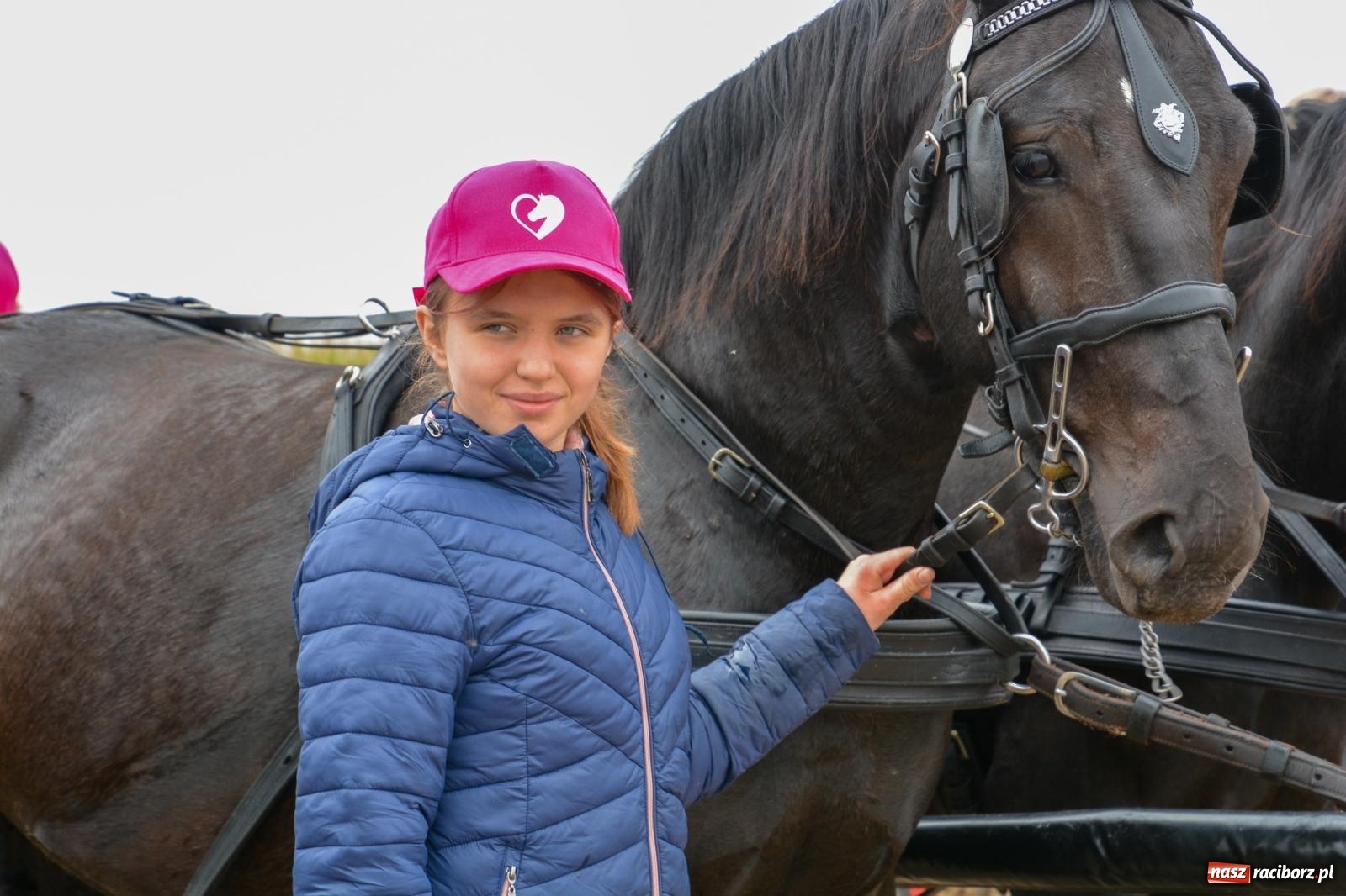 Zdjęcie w galerii na portalu naszraciborz.pl: Hubertus w Żerdzinach – emocje na końskim grzbiecie i nowe atrakcje dla miłośników jeździectwa wiadomości z regionu