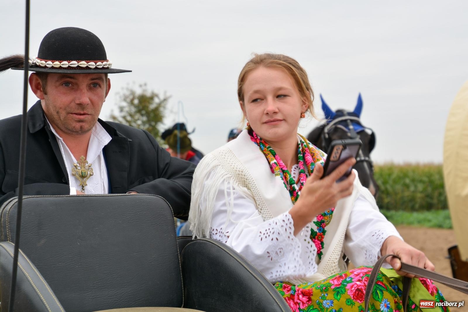 Zdjęcie w galerii na portalu naszraciborz.pl: Hubertus w Żerdzinach – emocje na końskim grzbiecie i nowe atrakcje dla miłośników jeździectwa wiadomości z regionu