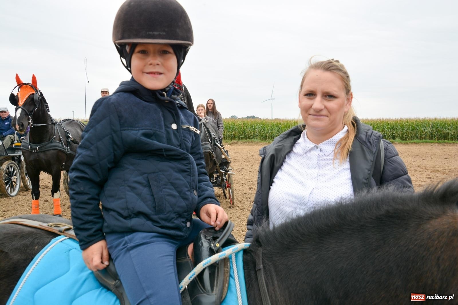 Zdjęcie w galerii na portalu naszraciborz.pl: Hubertus w Żerdzinach – emocje na końskim grzbiecie i nowe atrakcje dla miłośników jeździectwa wiadomości z regionu