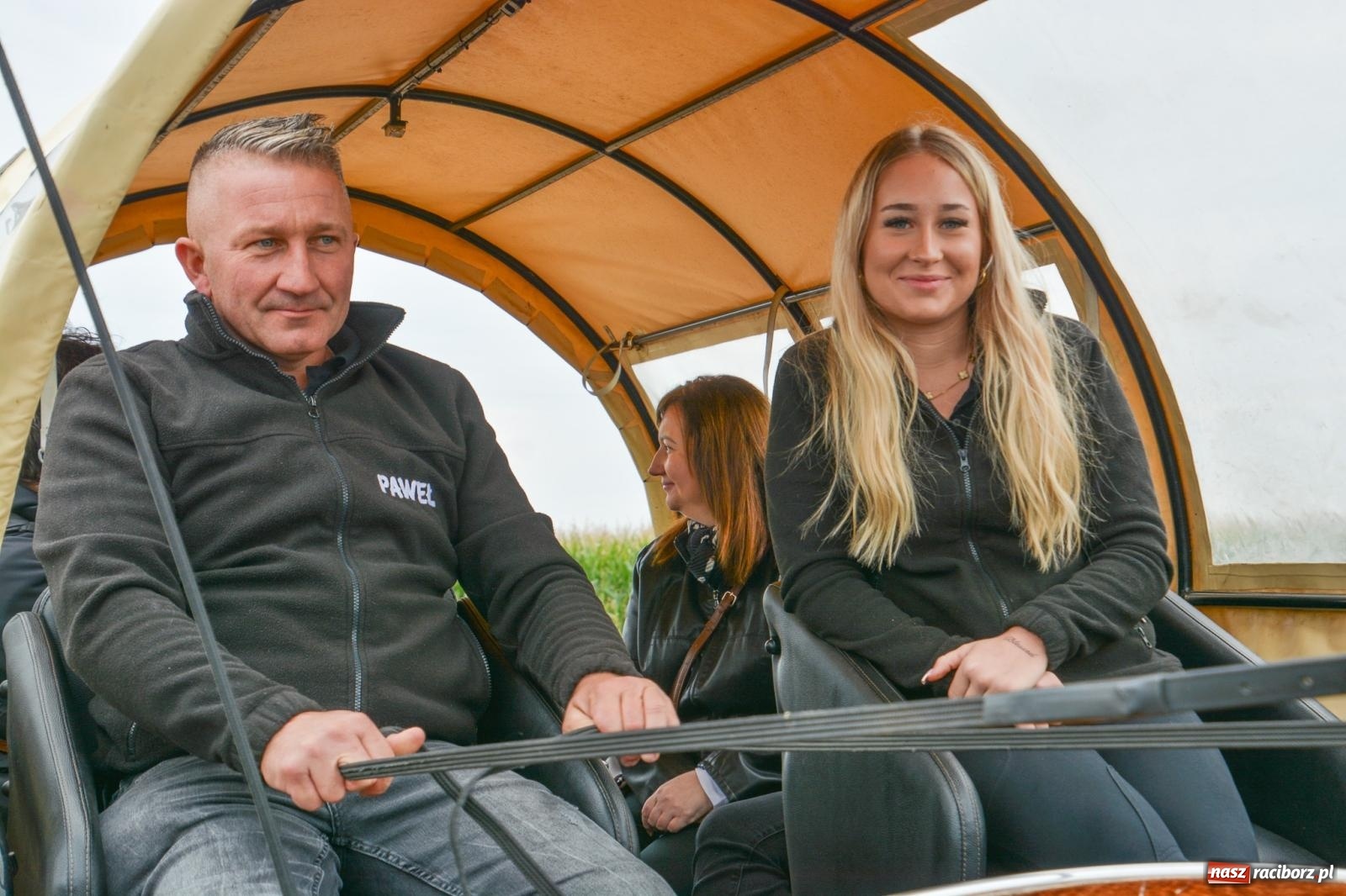 Zdjęcie w galerii na portalu naszraciborz.pl: Hubertus w Żerdzinach – emocje na końskim grzbiecie i nowe atrakcje dla miłośników jeździectwa wiadomości z regionu