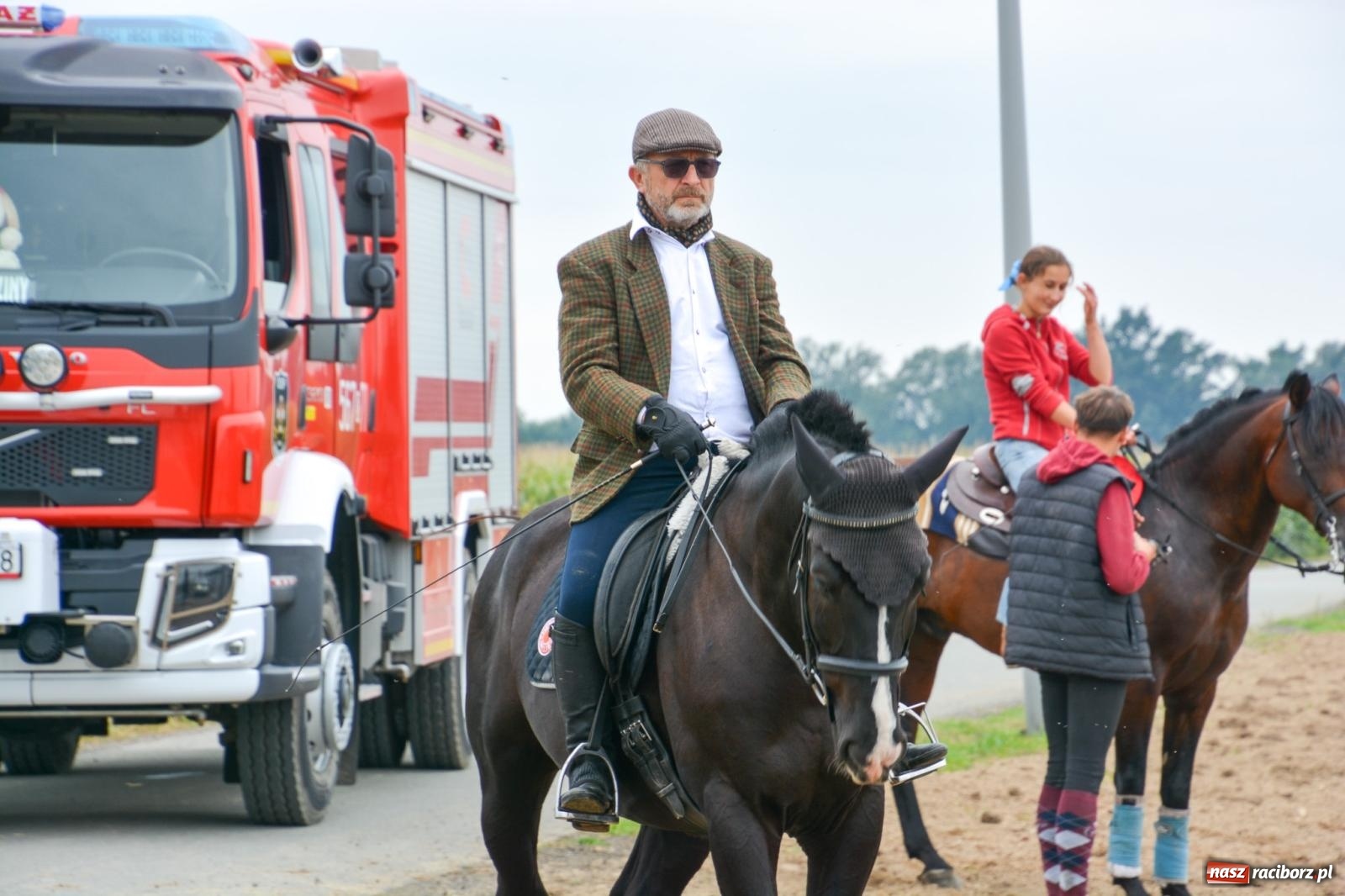 Zdjęcie w galerii na portalu naszraciborz.pl: Hubertus w Żerdzinach – emocje na końskim grzbiecie i nowe atrakcje dla miłośników jeździectwa wiadomości z regionu