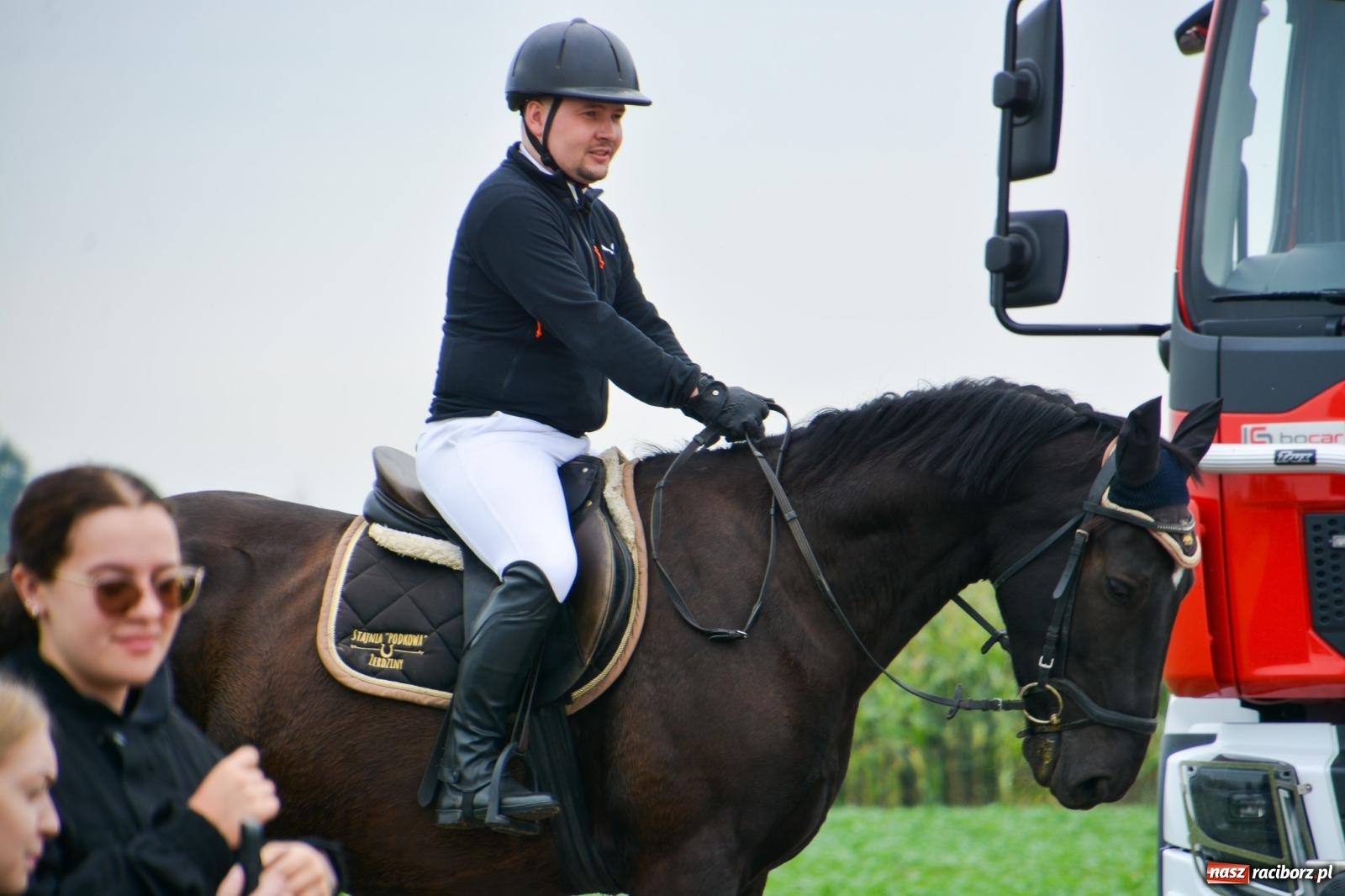 Zdjęcie w galerii na portalu naszraciborz.pl: Hubertus w Żerdzinach – emocje na końskim grzbiecie i nowe atrakcje dla miłośników jeździectwa wiadomości z regionu