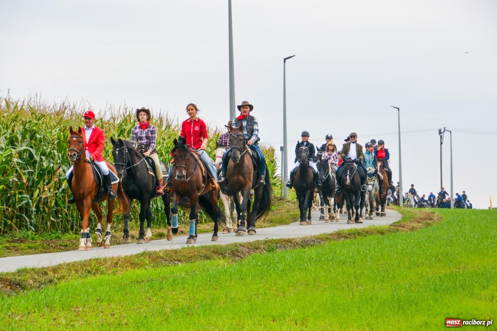 Zdjęcie w galerii na portalu naszraciborz.pl: Hubertus w Żerdzinach – emocje na końskim grzbiecie i nowe atrakcje dla miłośników jeździectwa wiadomości z regionu