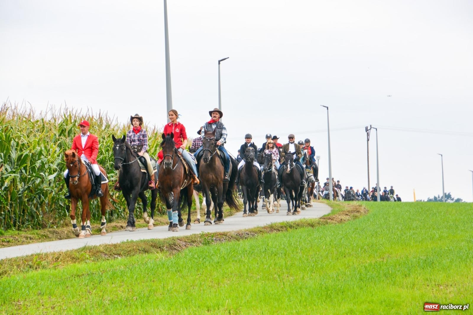 Zdjęcie w galerii na portalu naszraciborz.pl: Hubertus w Żerdzinach – emocje na końskim grzbiecie i nowe atrakcje dla miłośników jeździectwa wiadomości z regionu