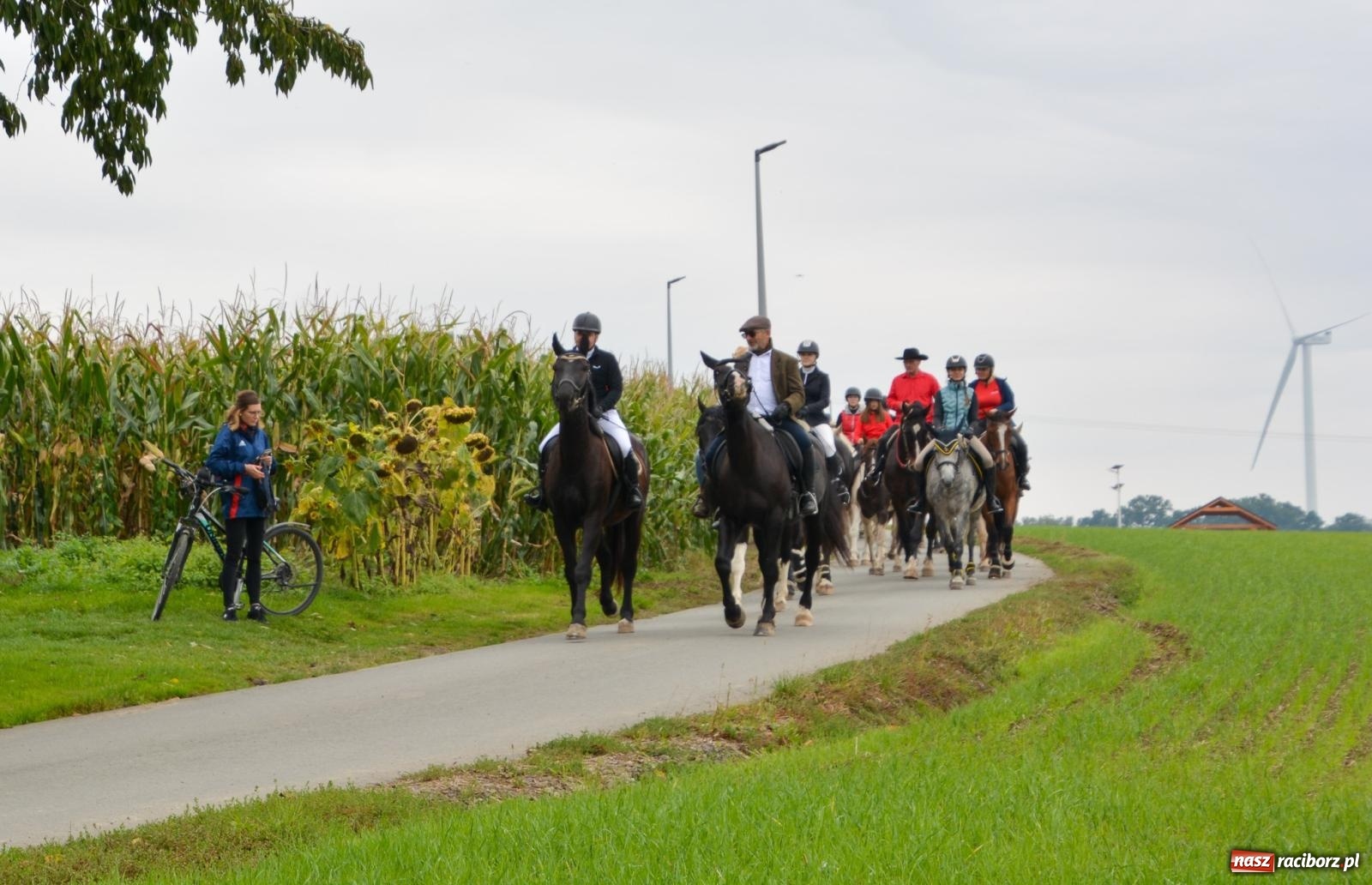 Zdjęcie w galerii na portalu naszraciborz.pl: Hubertus w Żerdzinach – emocje na końskim grzbiecie i nowe atrakcje dla miłośników jeździectwa wiadomości z regionu