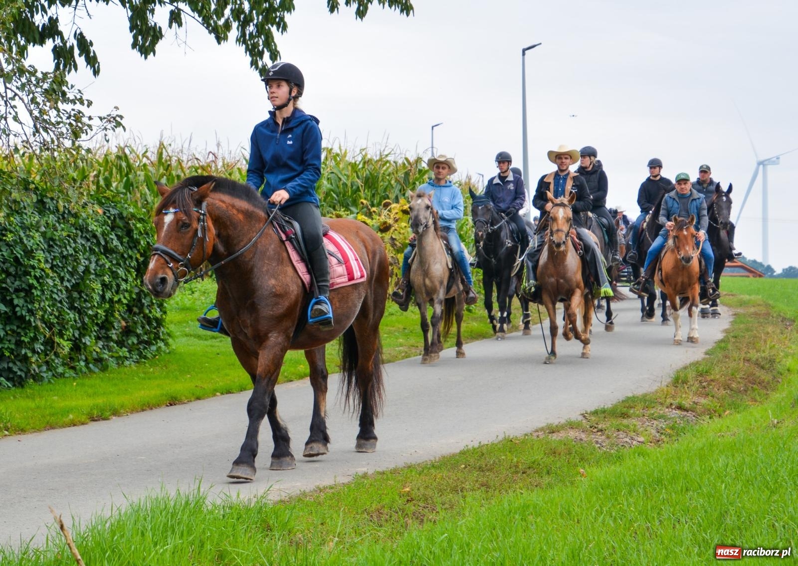 Zdjęcie w galerii na portalu naszraciborz.pl: Hubertus w Żerdzinach – emocje na końskim grzbiecie i nowe atrakcje dla miłośników jeździectwa wiadomości z regionu