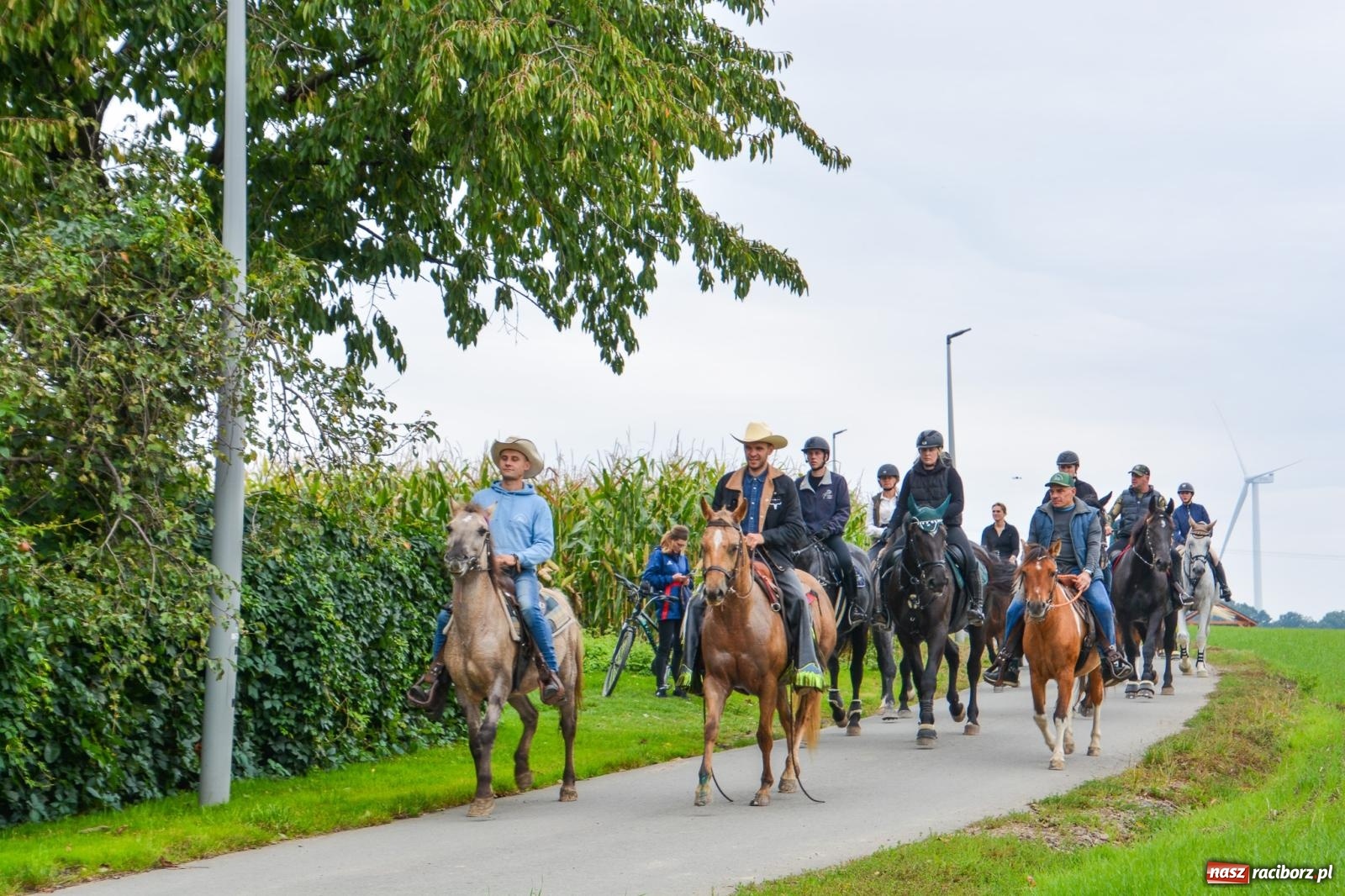 Zdjęcie w galerii na portalu naszraciborz.pl: Hubertus w Żerdzinach – emocje na końskim grzbiecie i nowe atrakcje dla miłośników jeździectwa wiadomości z regionu