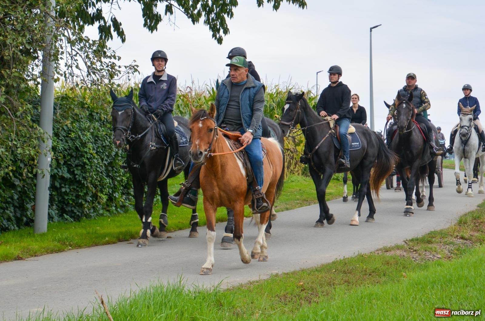 Zdjęcie w galerii na portalu naszraciborz.pl: Hubertus w Żerdzinach – emocje na końskim grzbiecie i nowe atrakcje dla miłośników jeździectwa wiadomości z regionu