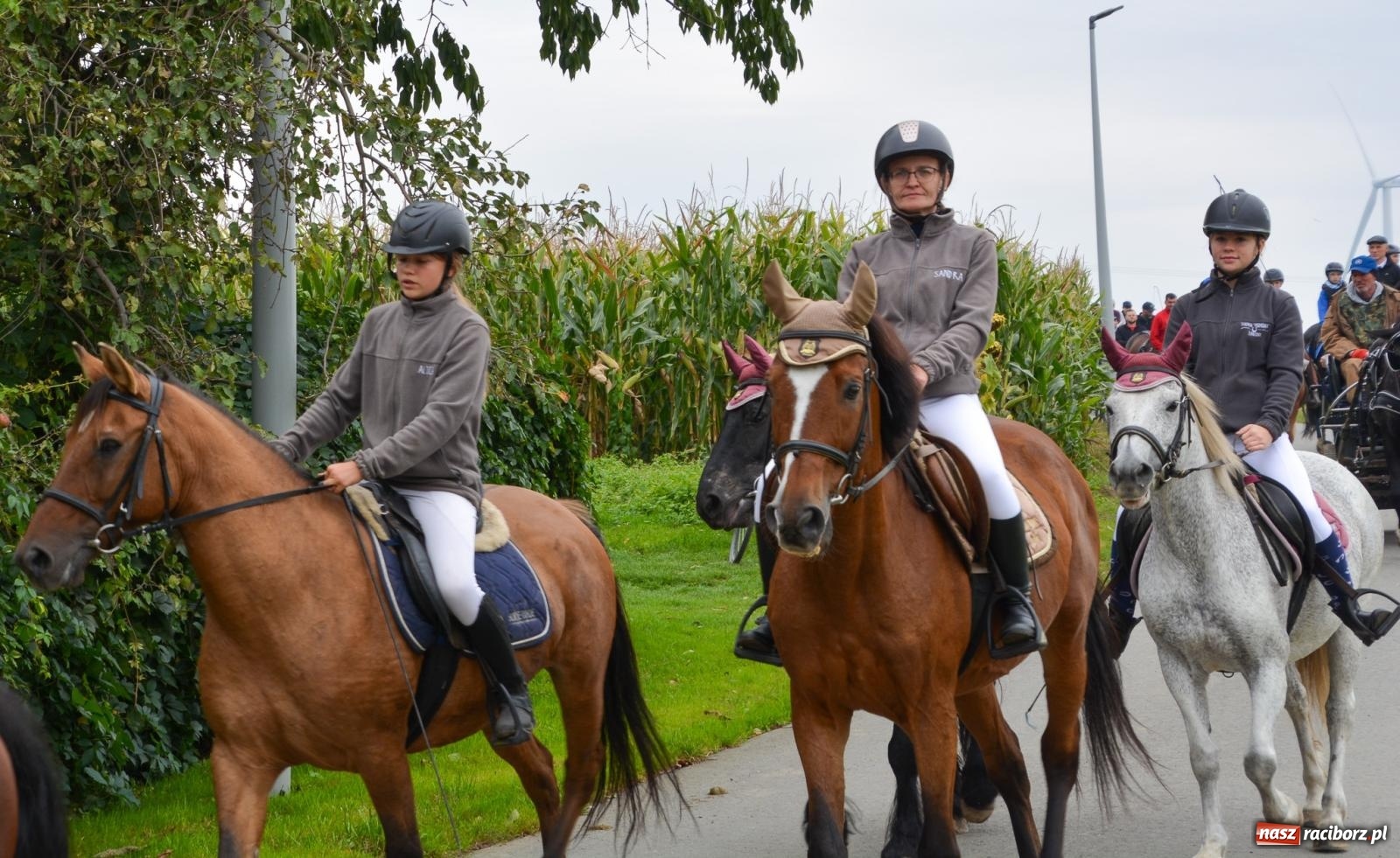 Zdjęcie w galerii na portalu naszraciborz.pl: Hubertus w Żerdzinach – emocje na końskim grzbiecie i nowe atrakcje dla miłośników jeździectwa wiadomości z regionu