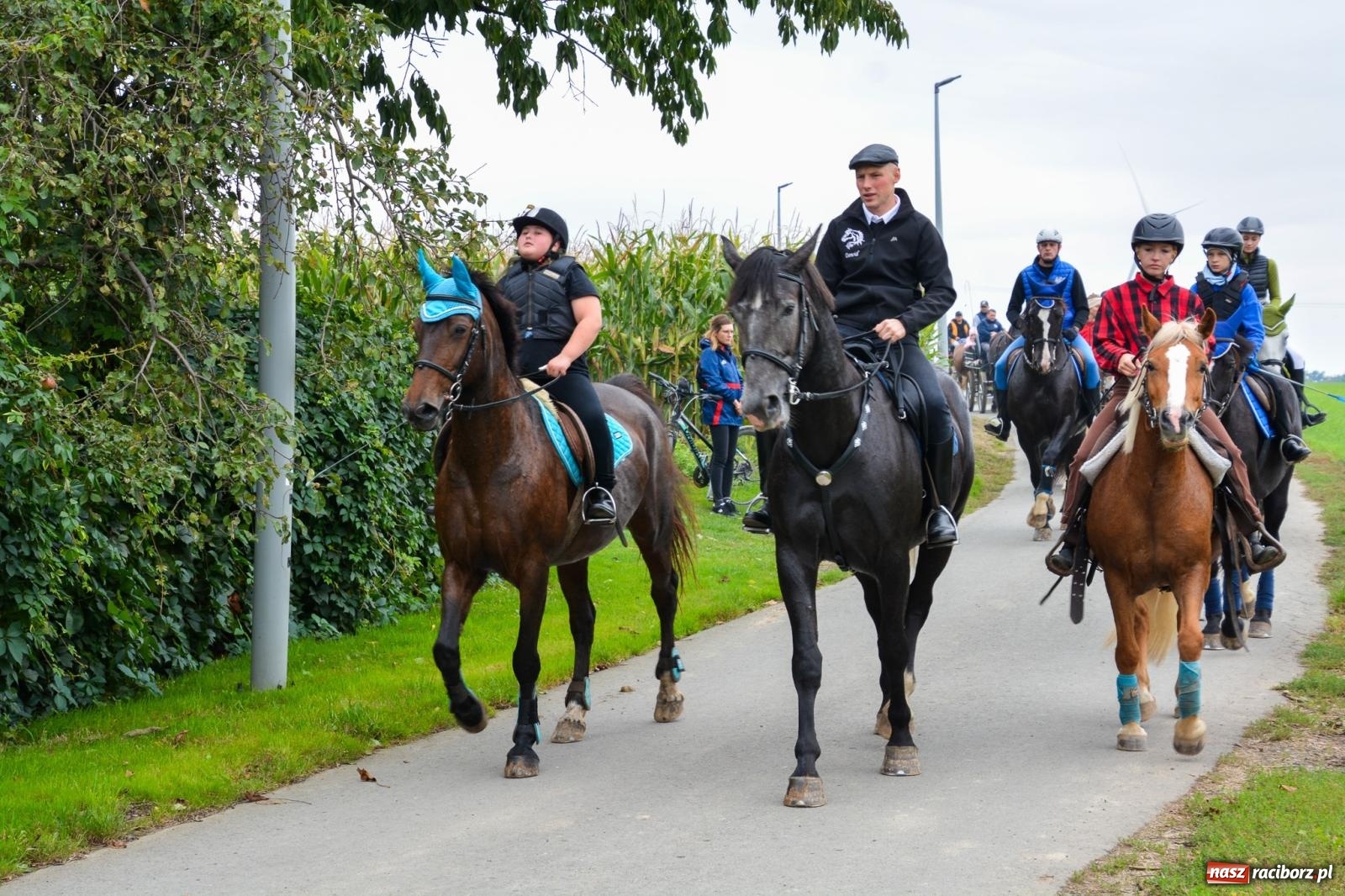 Zdjęcie w galerii na portalu naszraciborz.pl: Hubertus w Żerdzinach – emocje na końskim grzbiecie i nowe atrakcje dla miłośników jeździectwa wiadomości z regionu