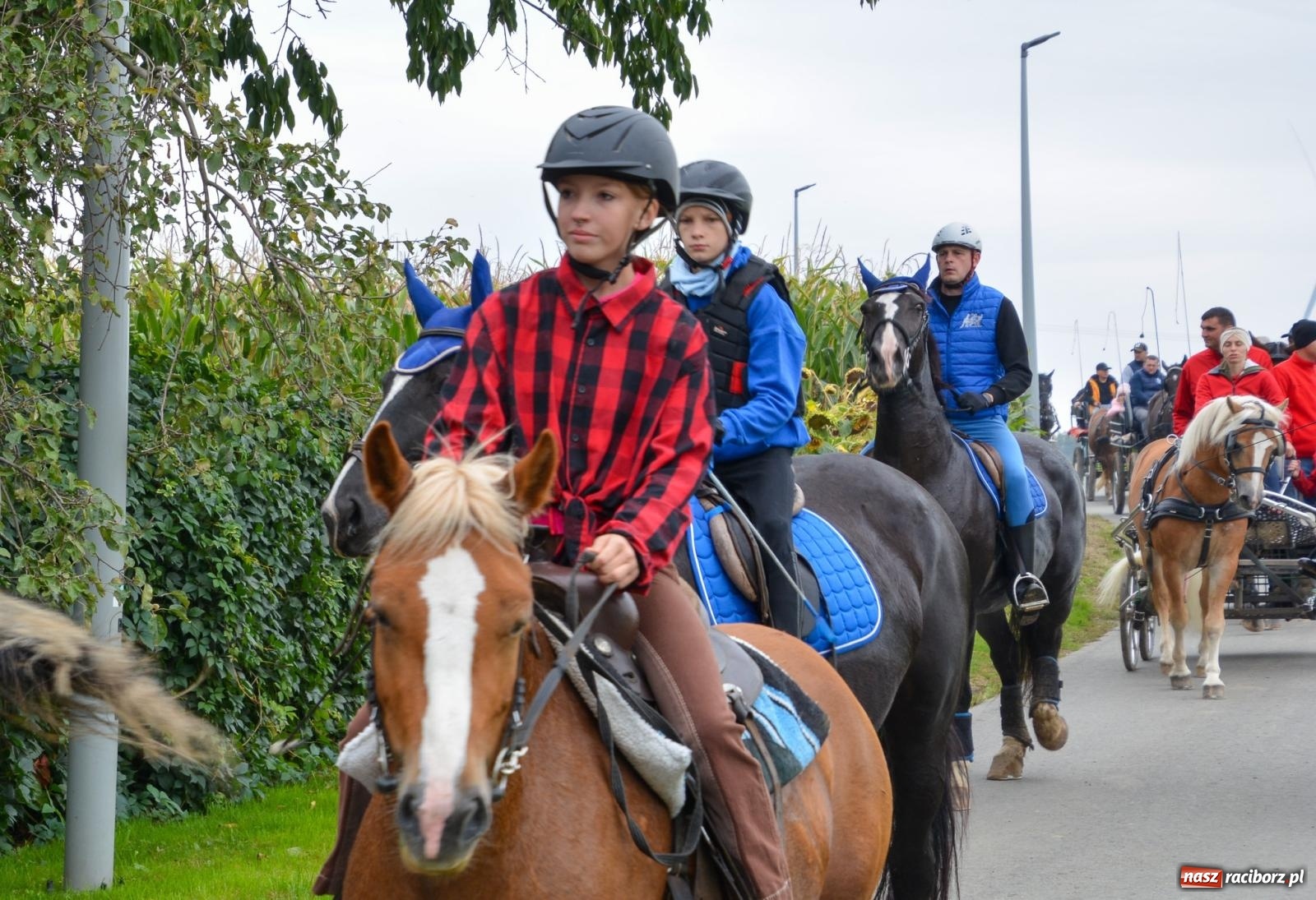 Zdjęcie w galerii na portalu naszraciborz.pl: Hubertus w Żerdzinach – emocje na końskim grzbiecie i nowe atrakcje dla miłośników jeździectwa wiadomości z regionu