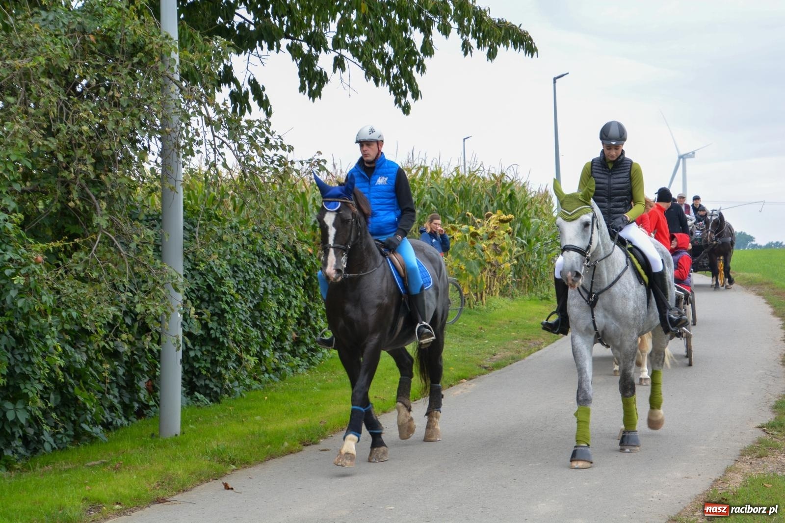 Zdjęcie w galerii na portalu naszraciborz.pl: Hubertus w Żerdzinach – emocje na końskim grzbiecie i nowe atrakcje dla miłośników jeździectwa wiadomości z regionu