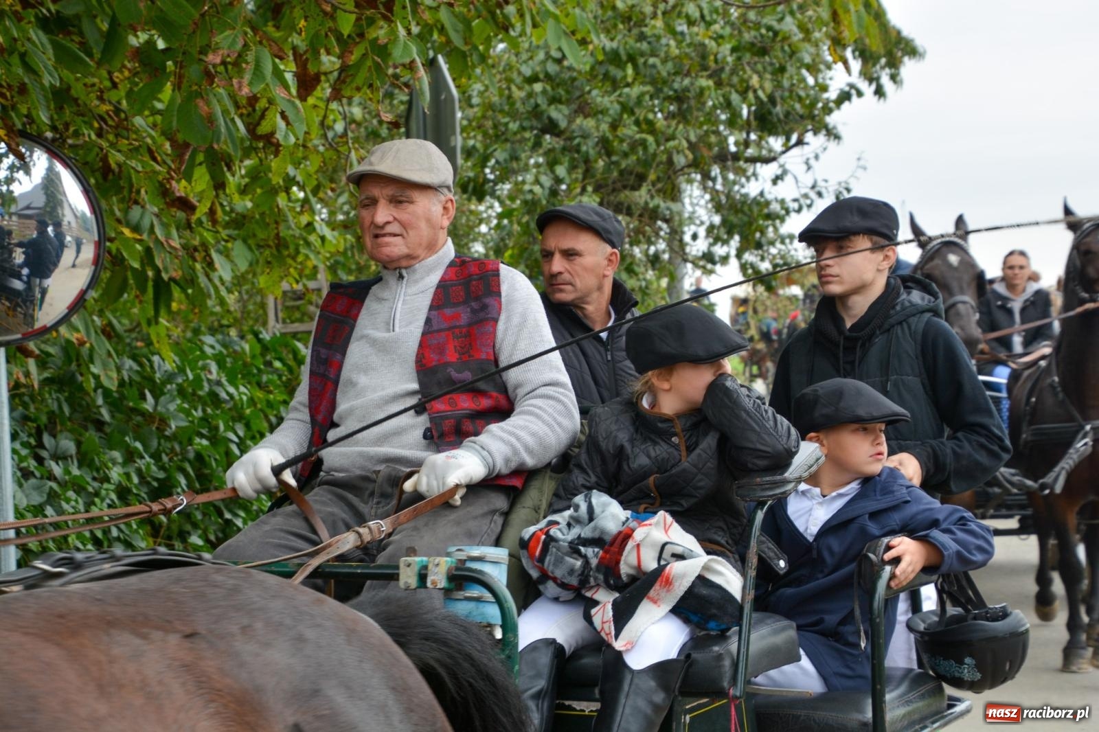 Zdjęcie w galerii na portalu naszraciborz.pl: Hubertus w Żerdzinach – emocje na końskim grzbiecie i nowe atrakcje dla miłośników jeździectwa wiadomości z regionu