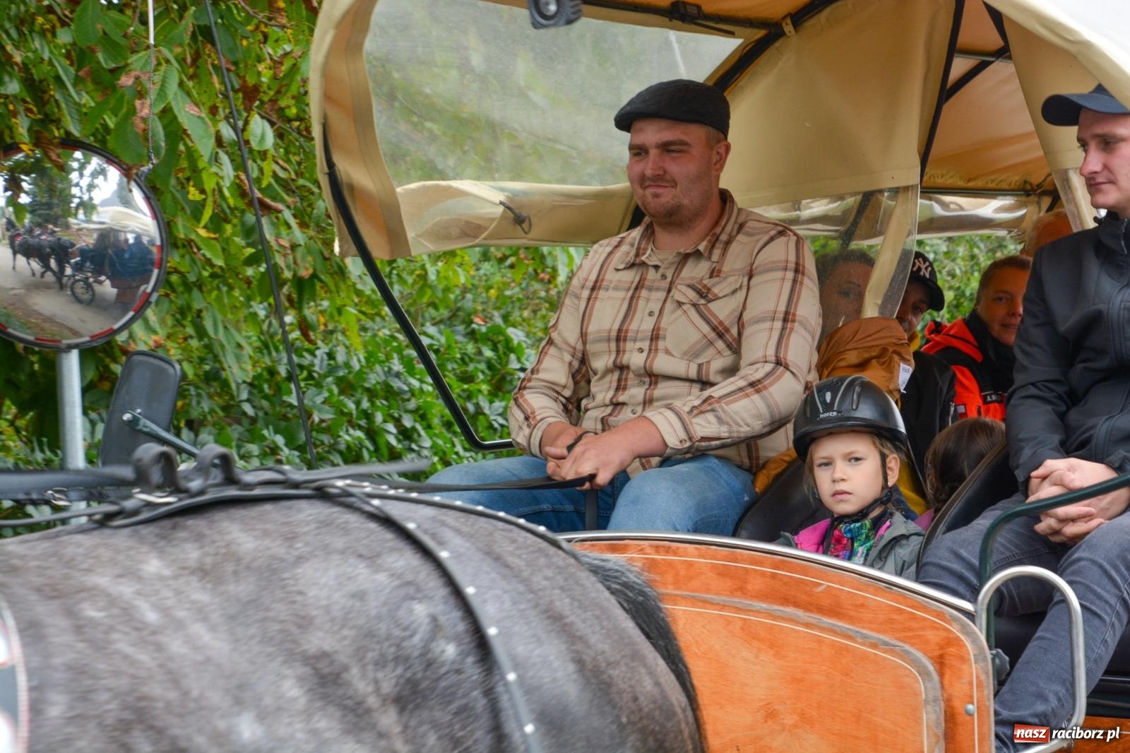 Zdjęcie w galerii na portalu naszraciborz.pl: Hubertus w Żerdzinach – emocje na końskim grzbiecie i nowe atrakcje dla miłośników jeździectwa wiadomości z regionu